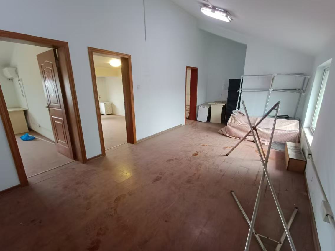 五山花苑 7室2厅1卫 203.87m²