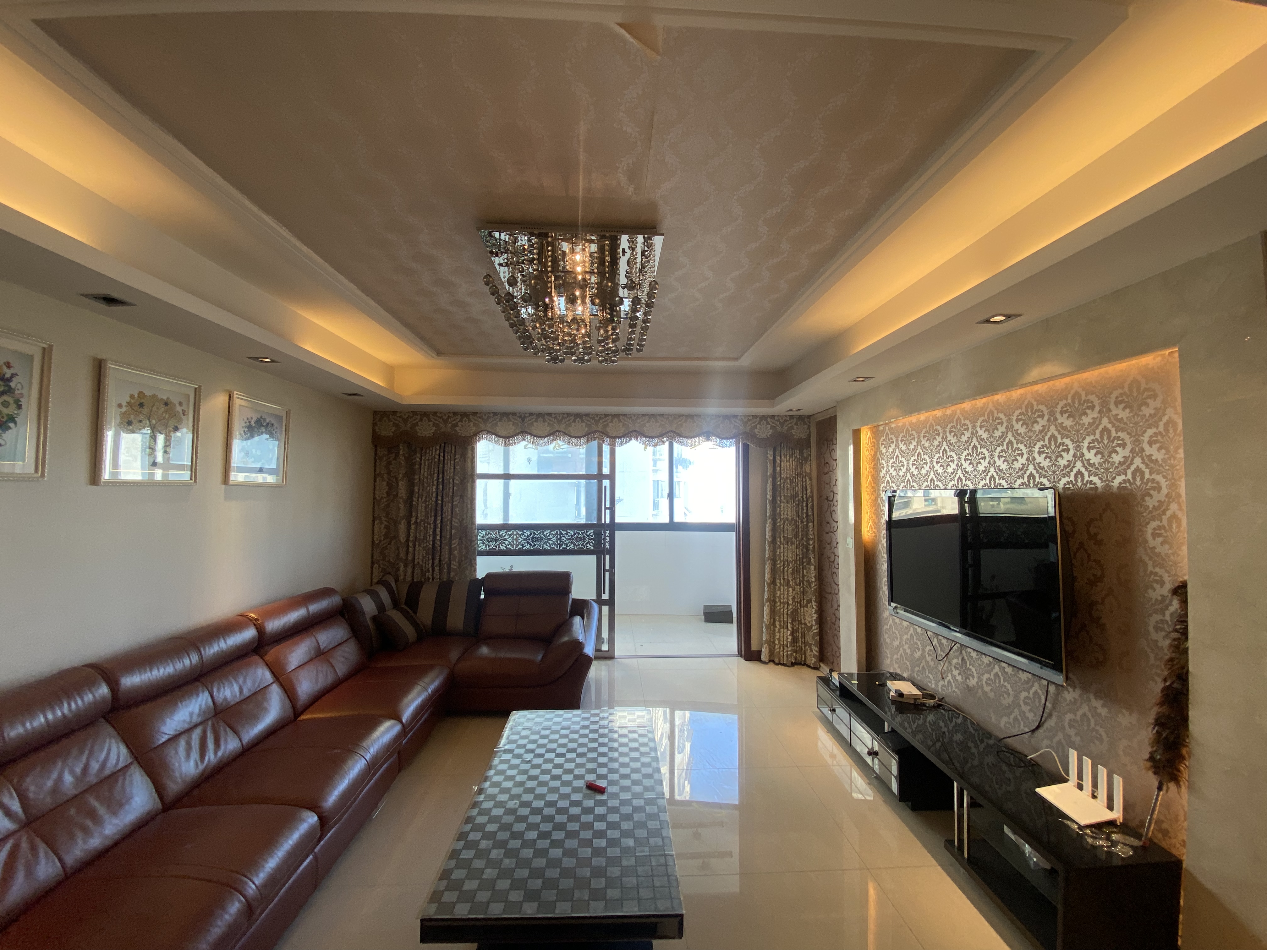 高迪晶城 3室2厅2卫 158m&sup2;