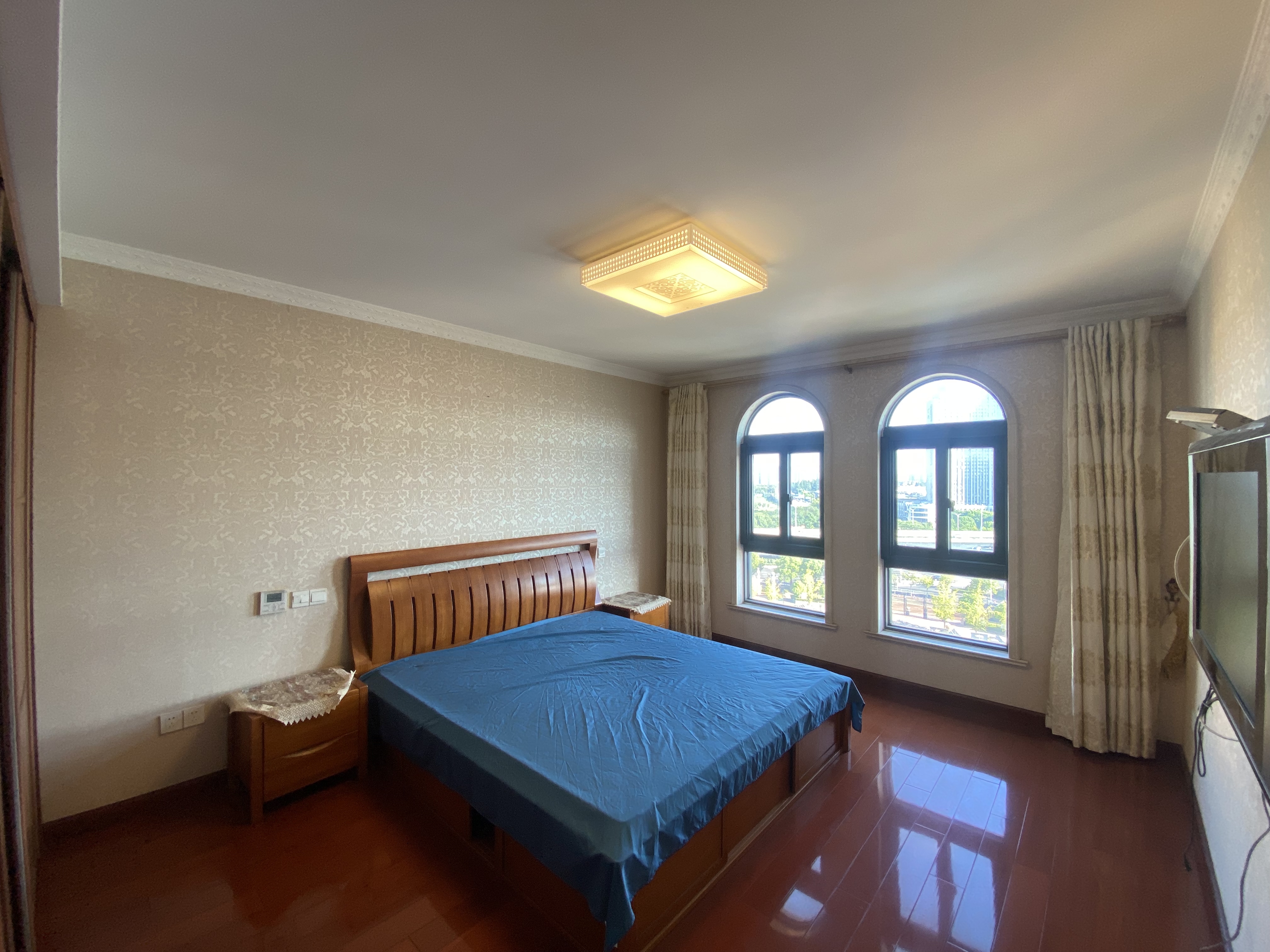 高迪晶城 3室2厅2卫 158m&sup2;