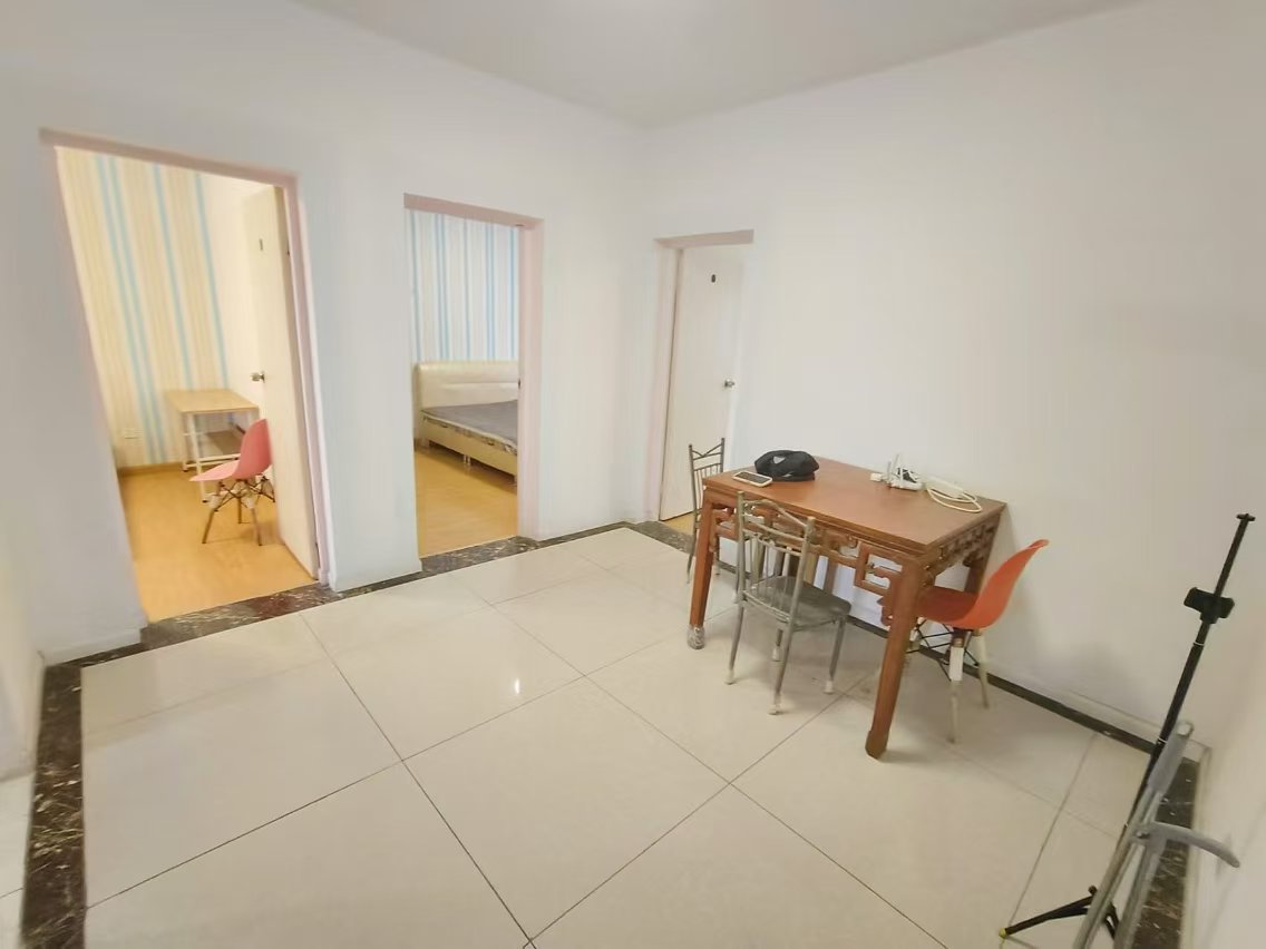 学士府 4室1厅1卫 130m&sup2;