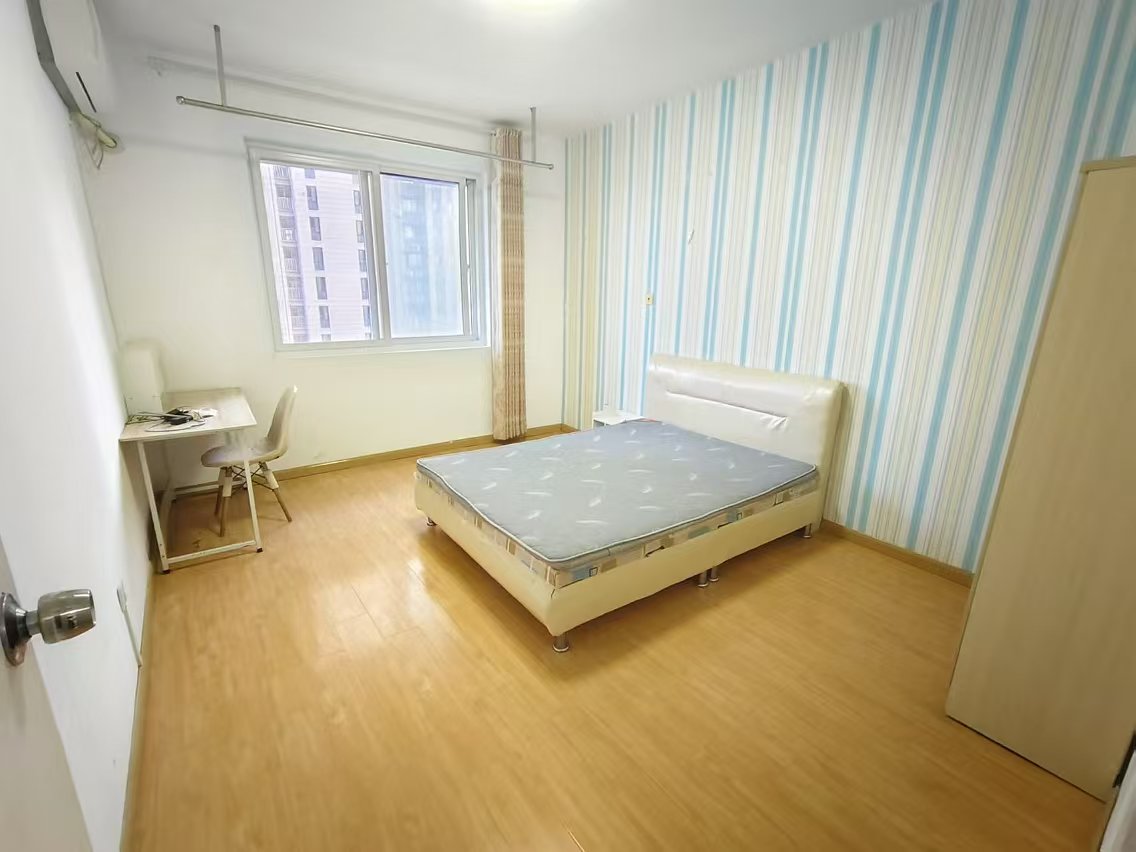 学士府 4室1厅1卫 130m&sup2;