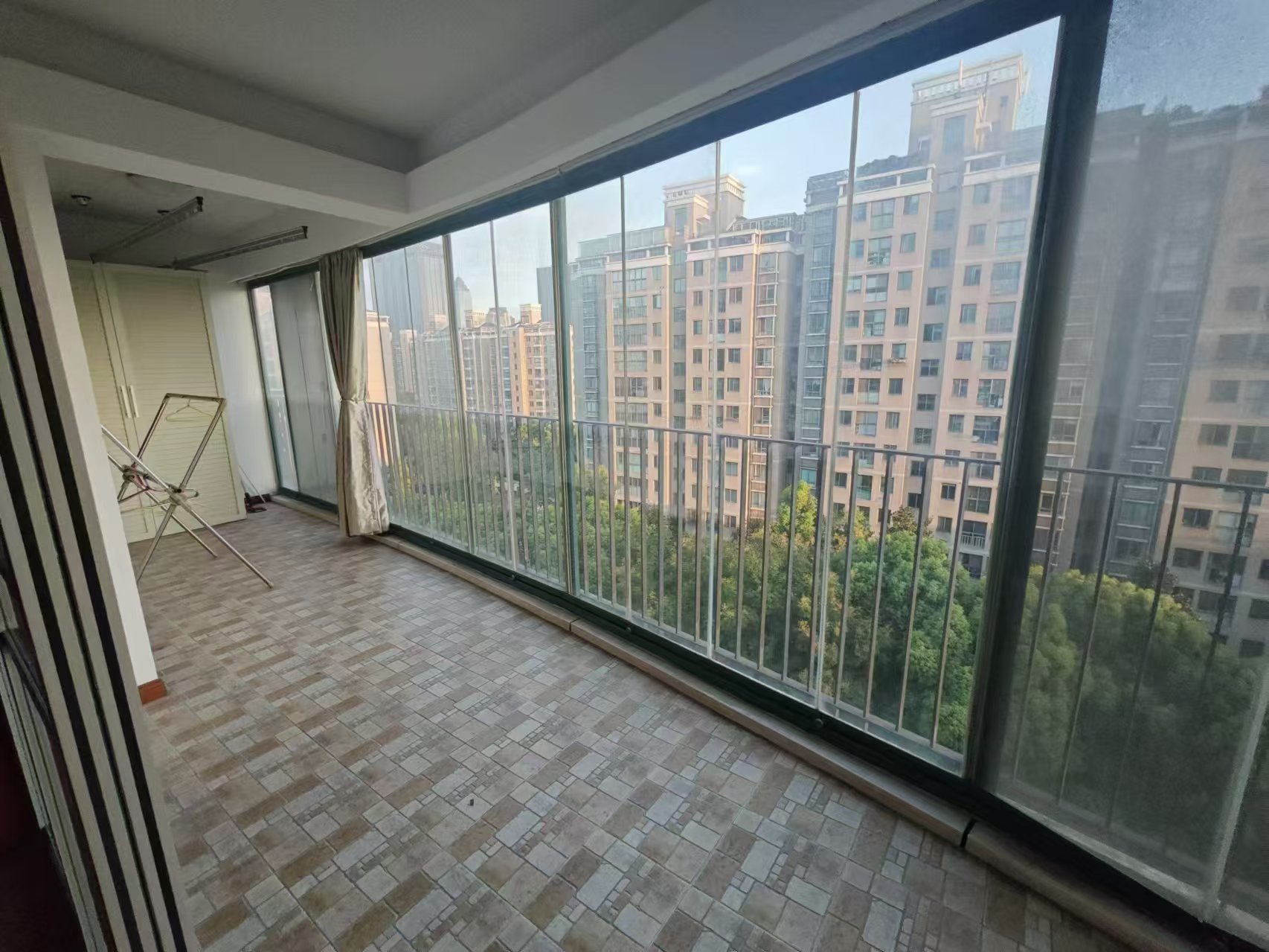 新城小区 3室2厅2卫 180.00m&sup2;