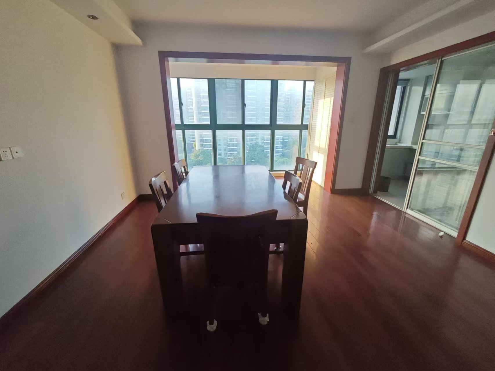 新城小区 3室2厅2卫 180.00m&sup2;