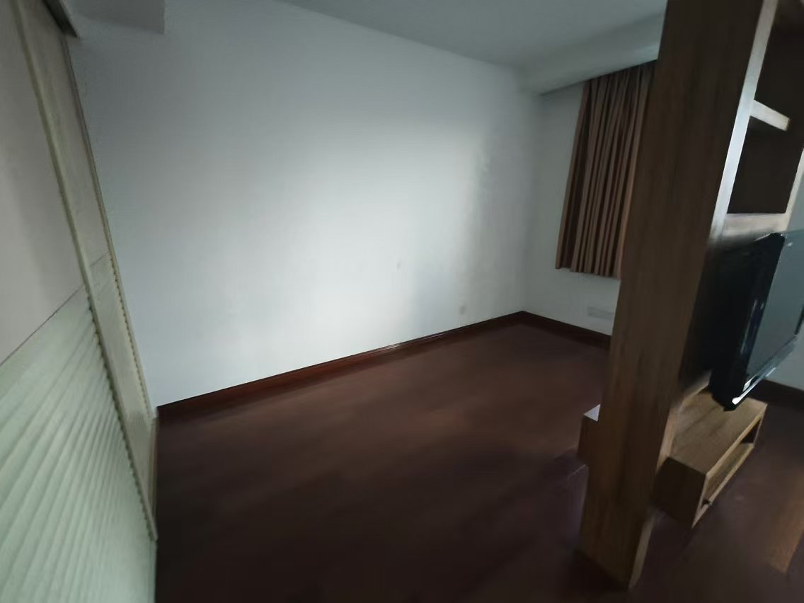新城小区 3室2厅2卫 180.00m&sup2;