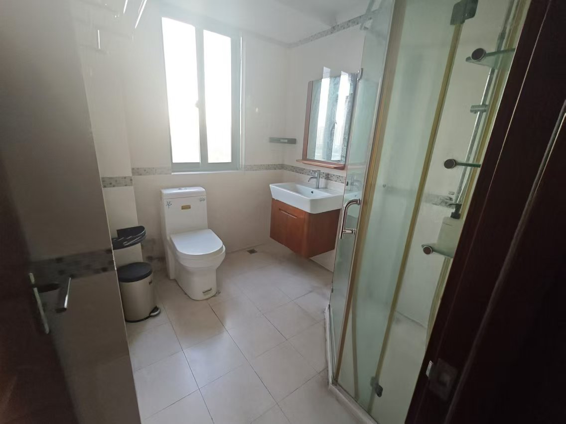 新城小区 3室2厅2卫 180.00m&sup2;