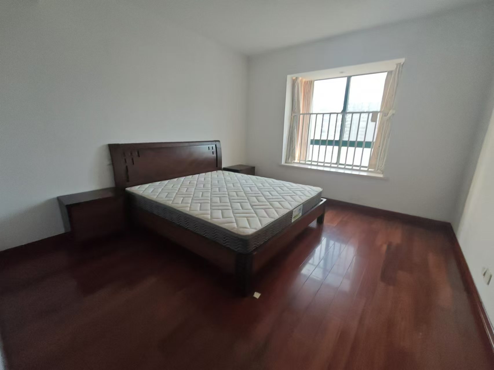 新城小区 3室2厅2卫 180.00m&sup2;