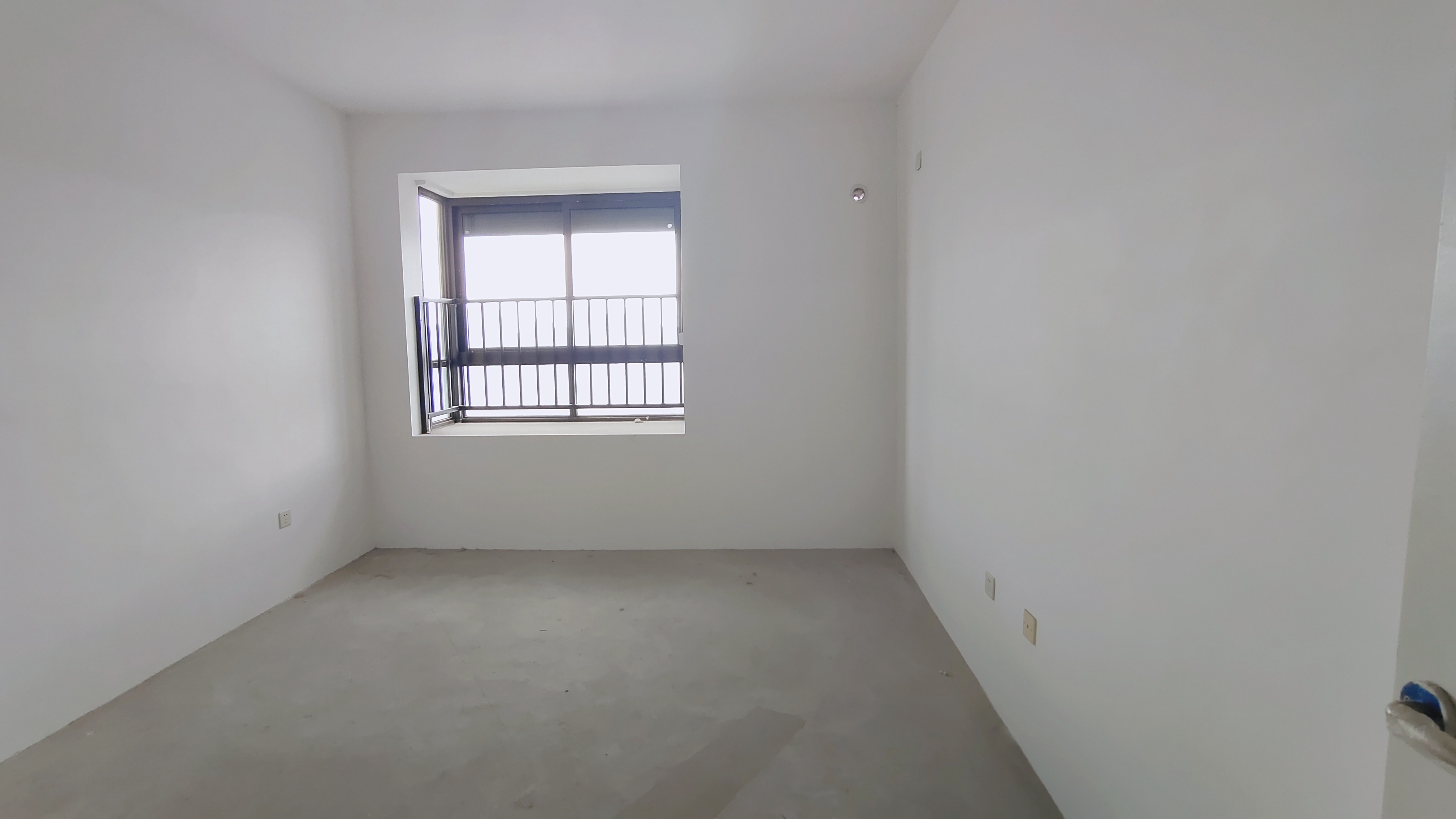 皇家花园北区 3室2厅1卫 109m&sup2;