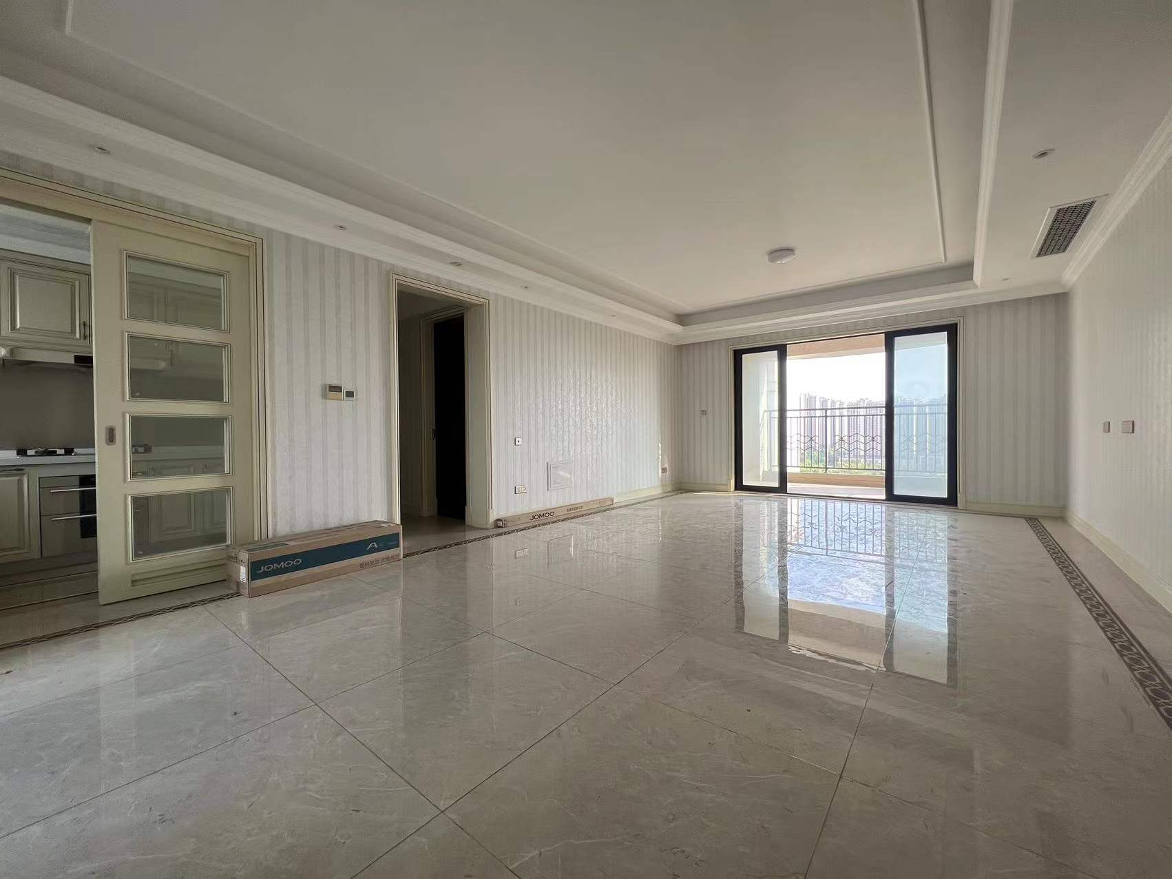 中海铂樾府 4室2厅3卫 175m&sup2;