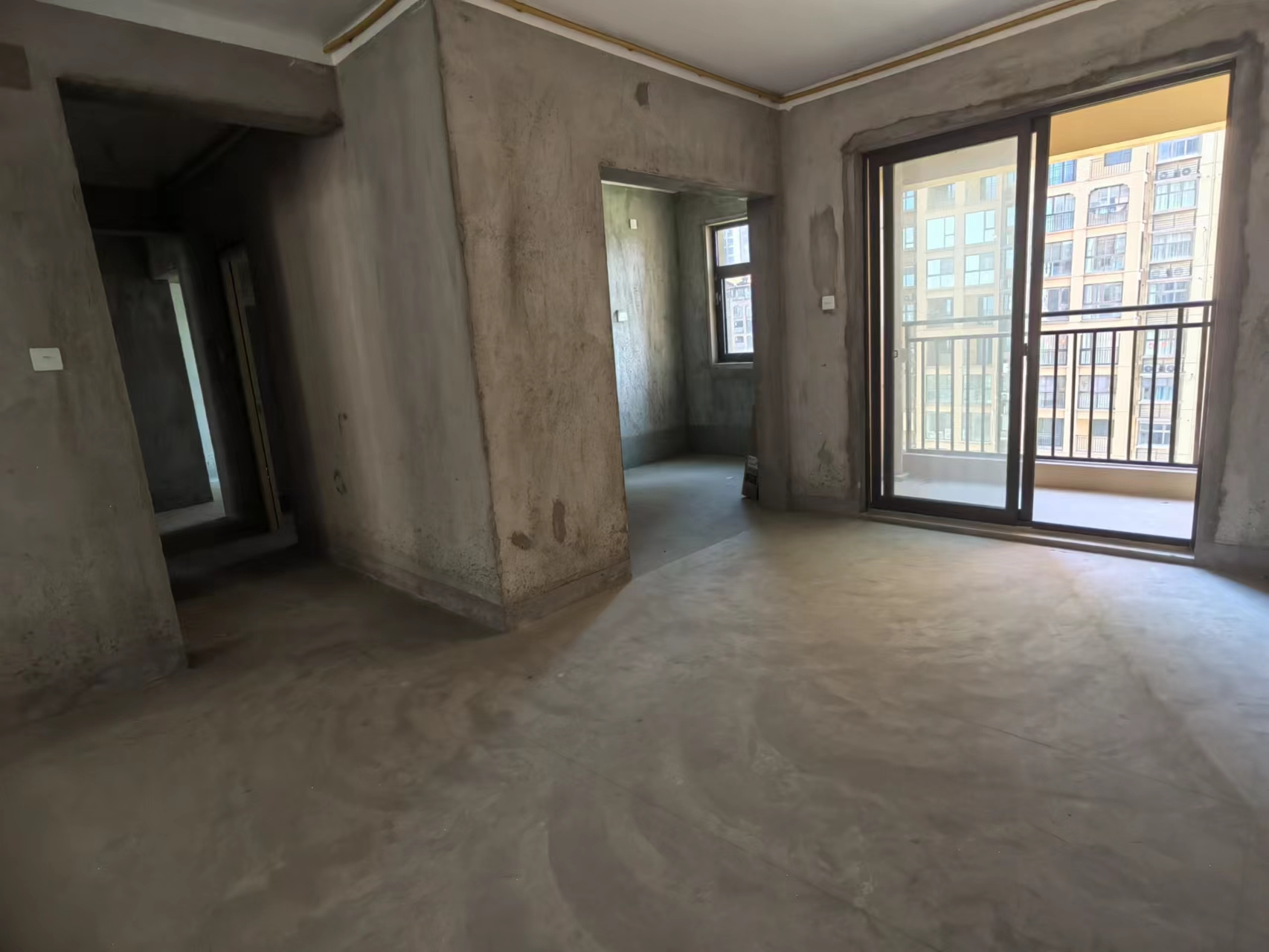 华强城四期 3室2厅2卫 128m&sup2;