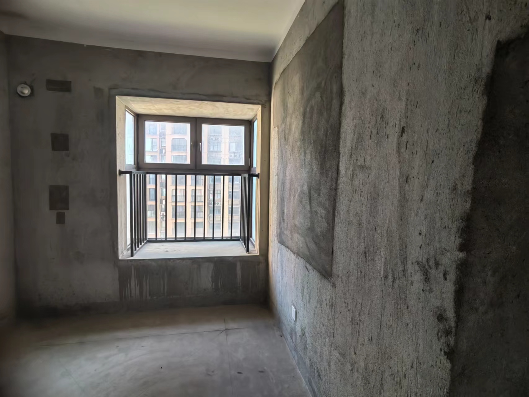 华强城四期 3室2厅2卫 128m&sup2;
