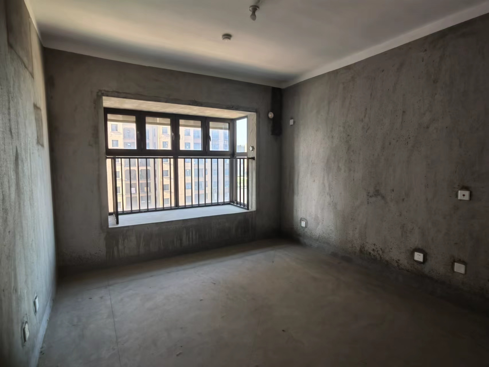 华强城四期 3室2厅2卫 128m&sup2;