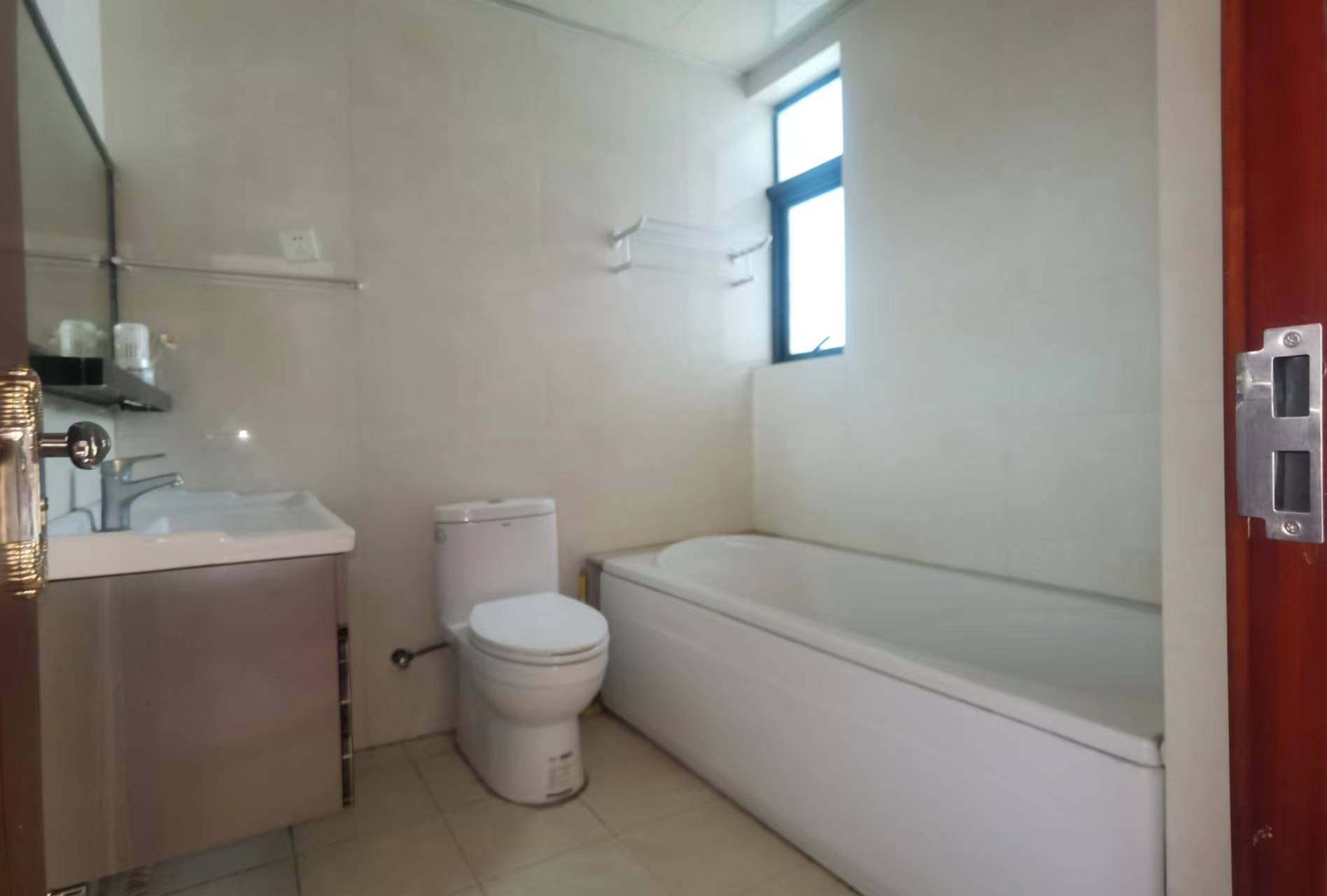 中港城 3室2厅2卫 129.88m&sup2;