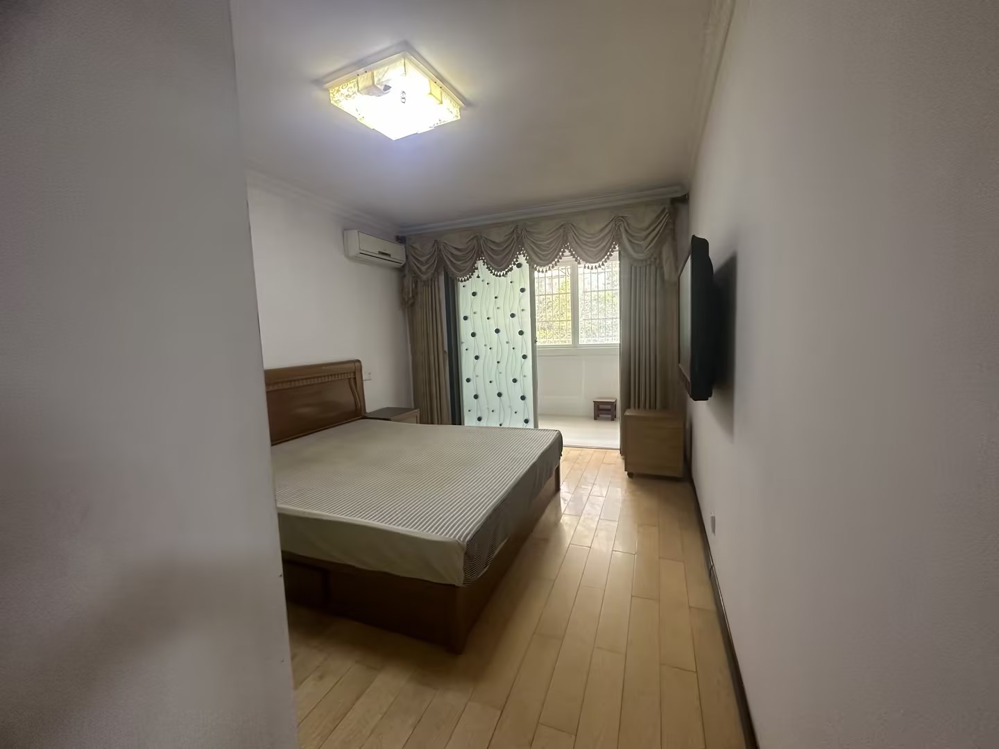 春晖花园 4室2厅1卫 110m&sup2;