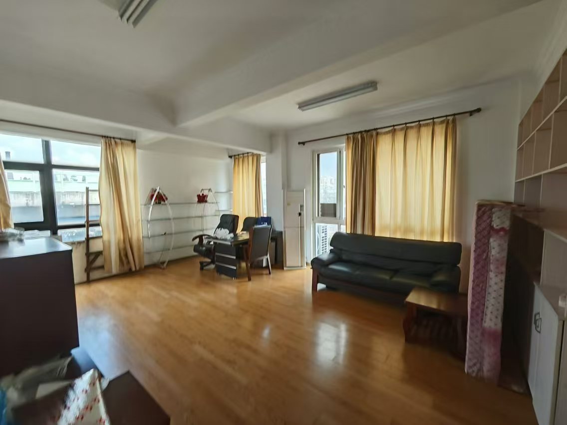 越江新村 1室1厅1卫 80.00m²