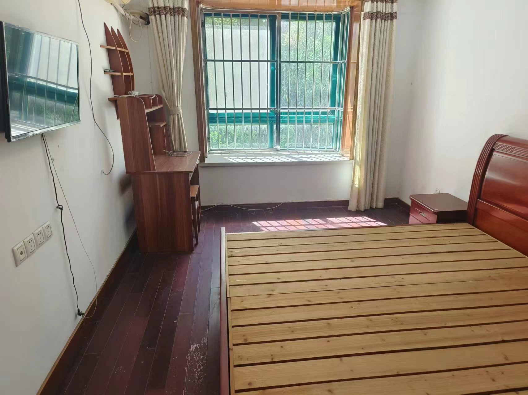 都市华城 3室2厅2卫 141m&sup2;