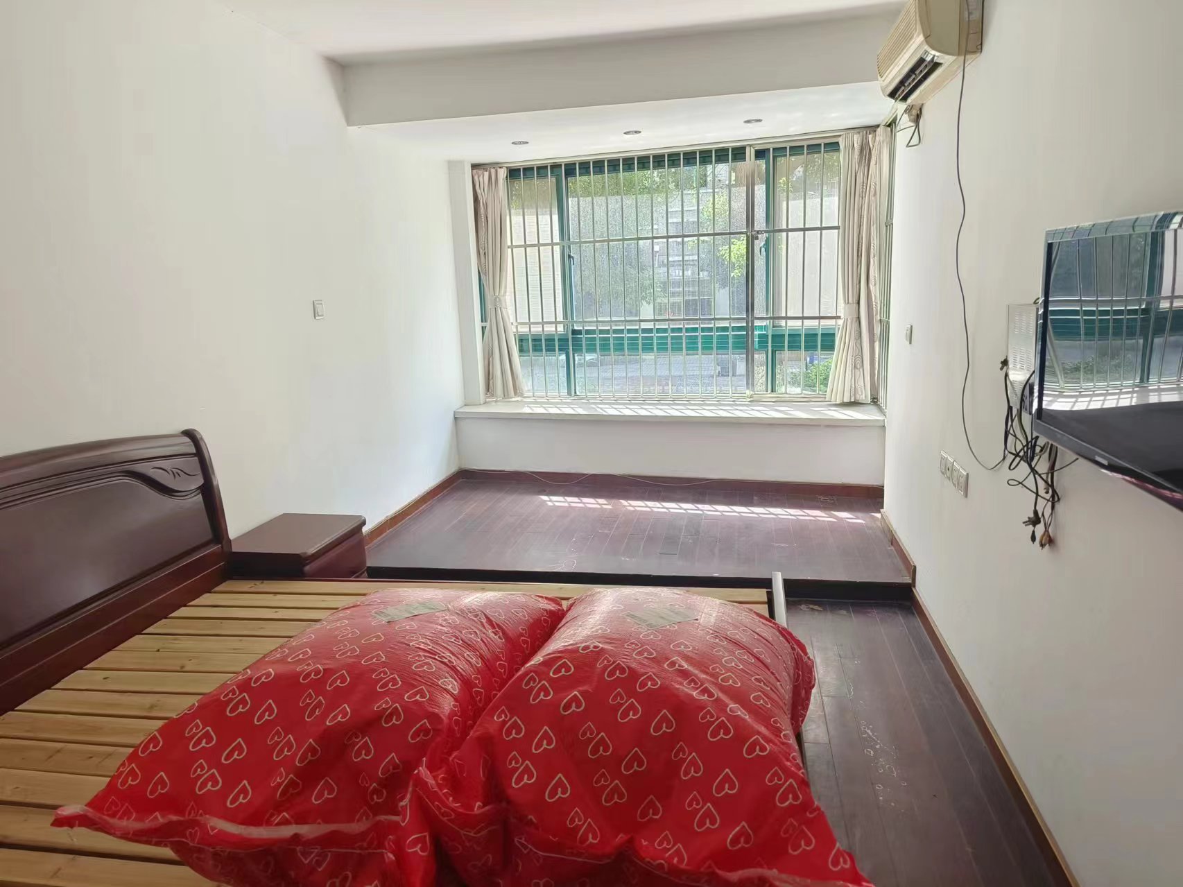 都市华城 3室2厅2卫 141m&sup2;