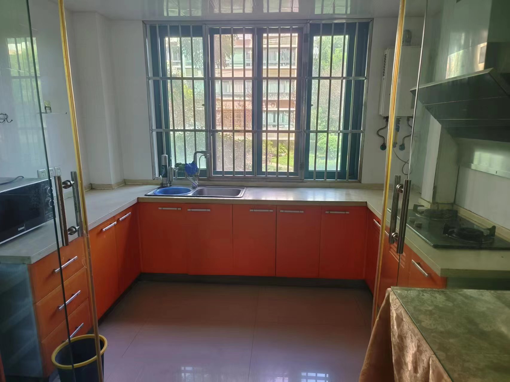 都市华城 3室2厅2卫 141m&sup2;