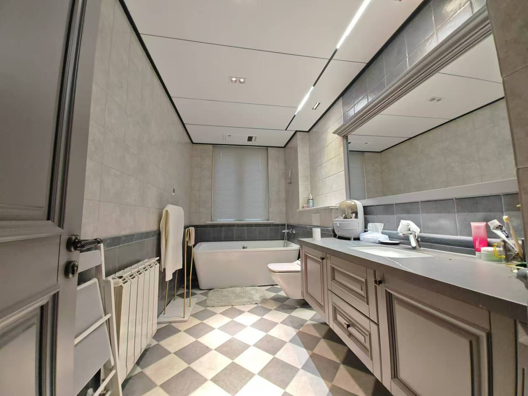 南通壹城水清木华 3室2厅3卫 238.9m²