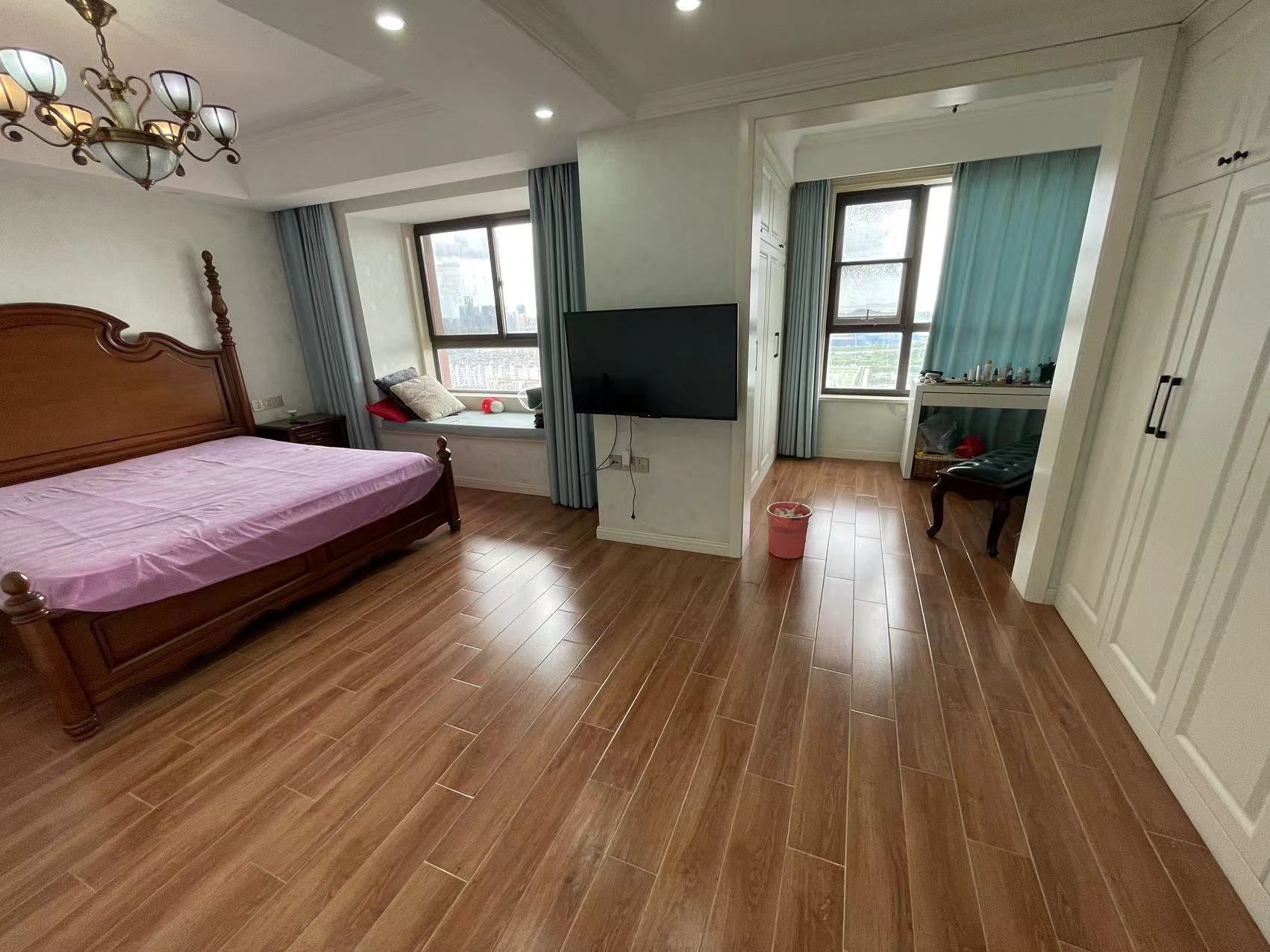 万濠星城 3室2厅2卫 142.22m&sup2;