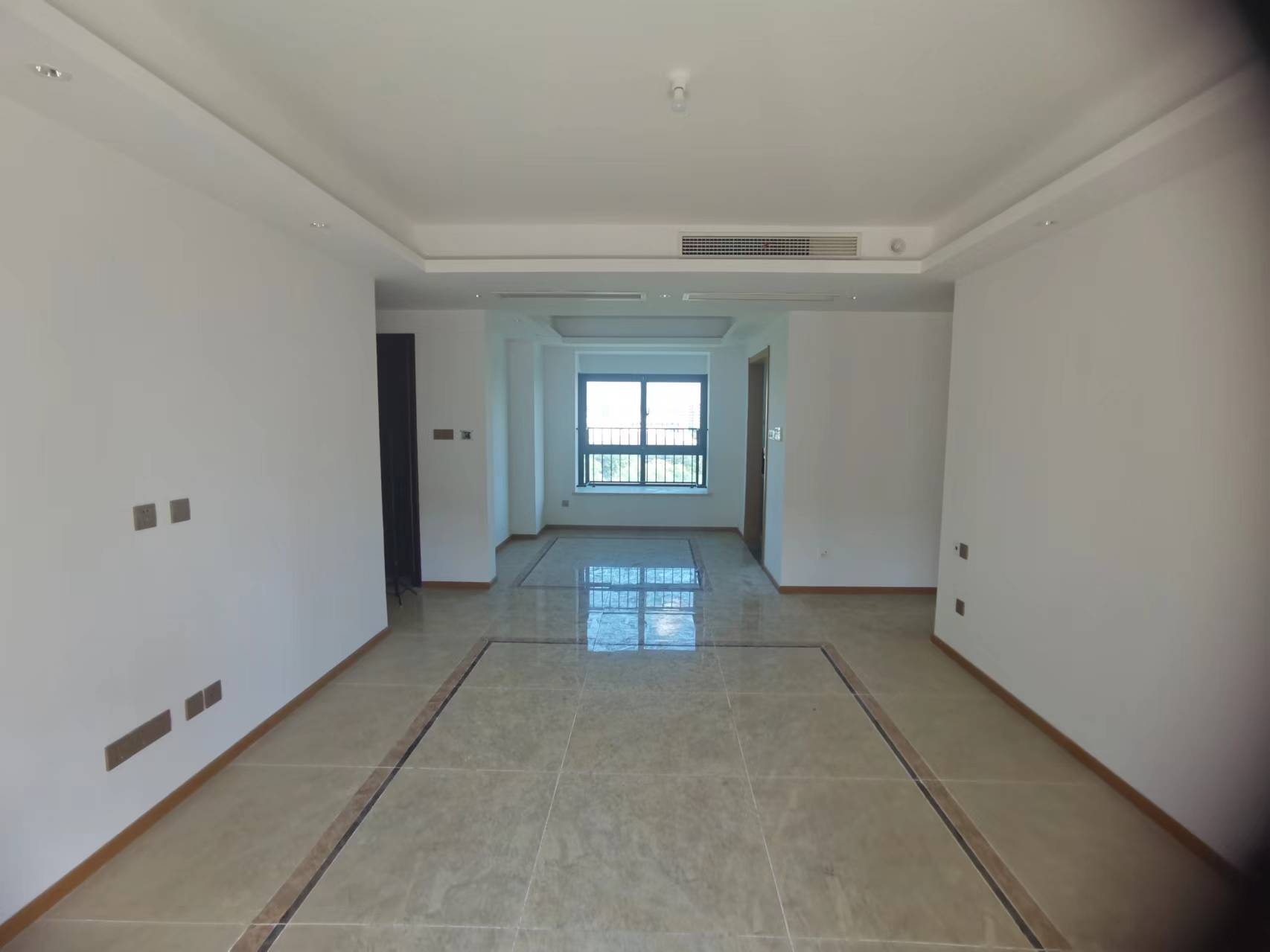 林肯公园 4室2厅2卫 122m²