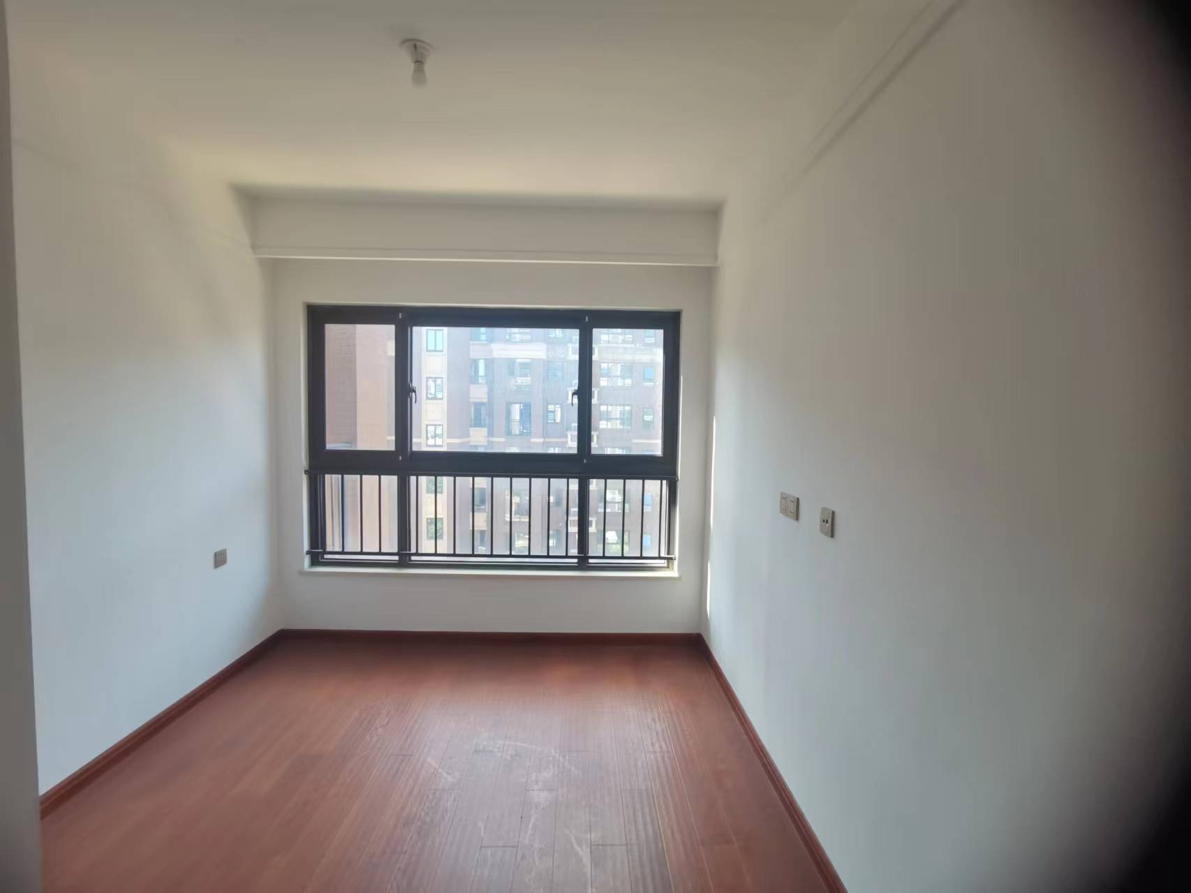 林肯公园 4室2厅2卫 122m&sup2;