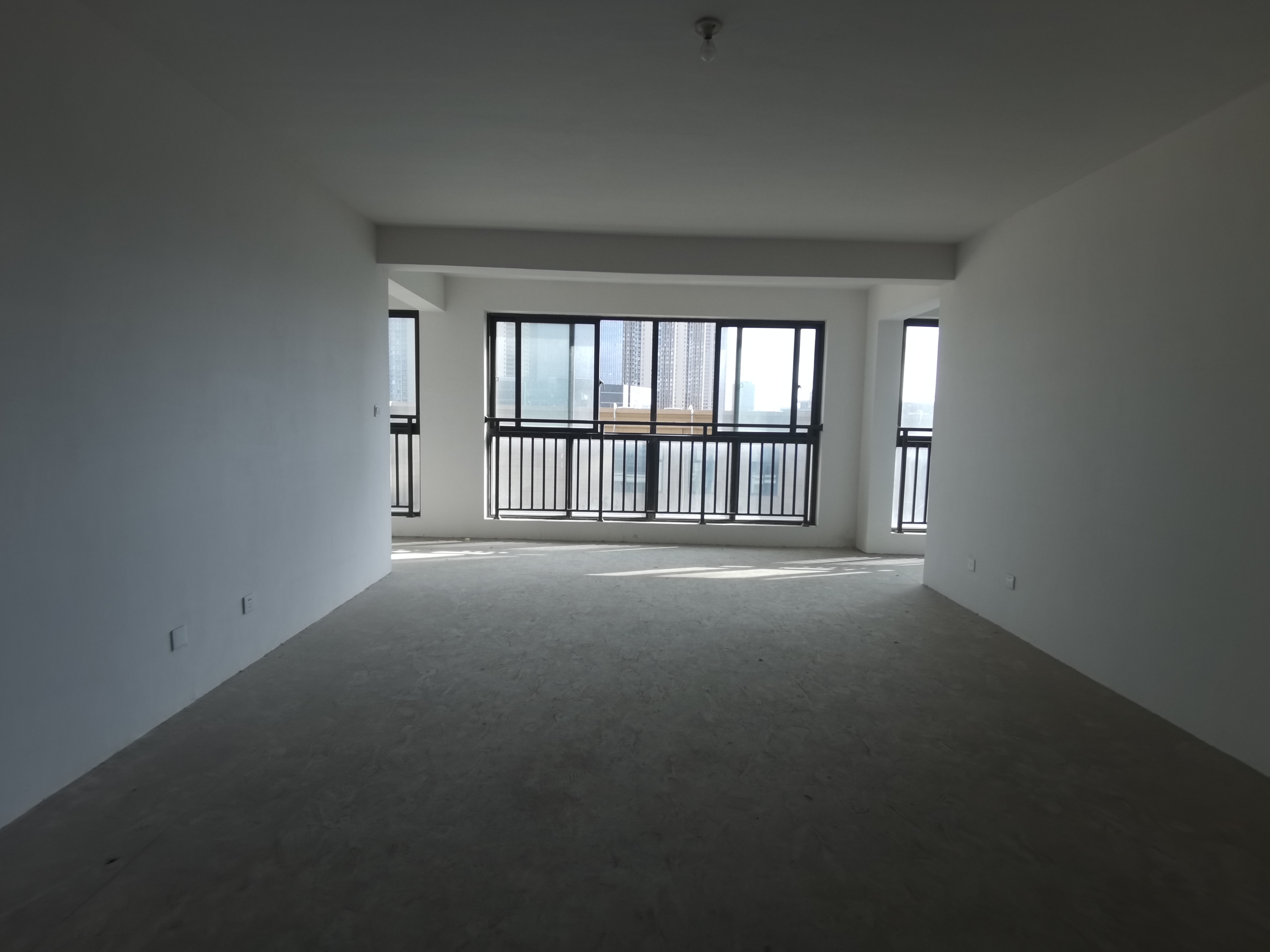 湖畔天下 5室2厅3卫 234m²