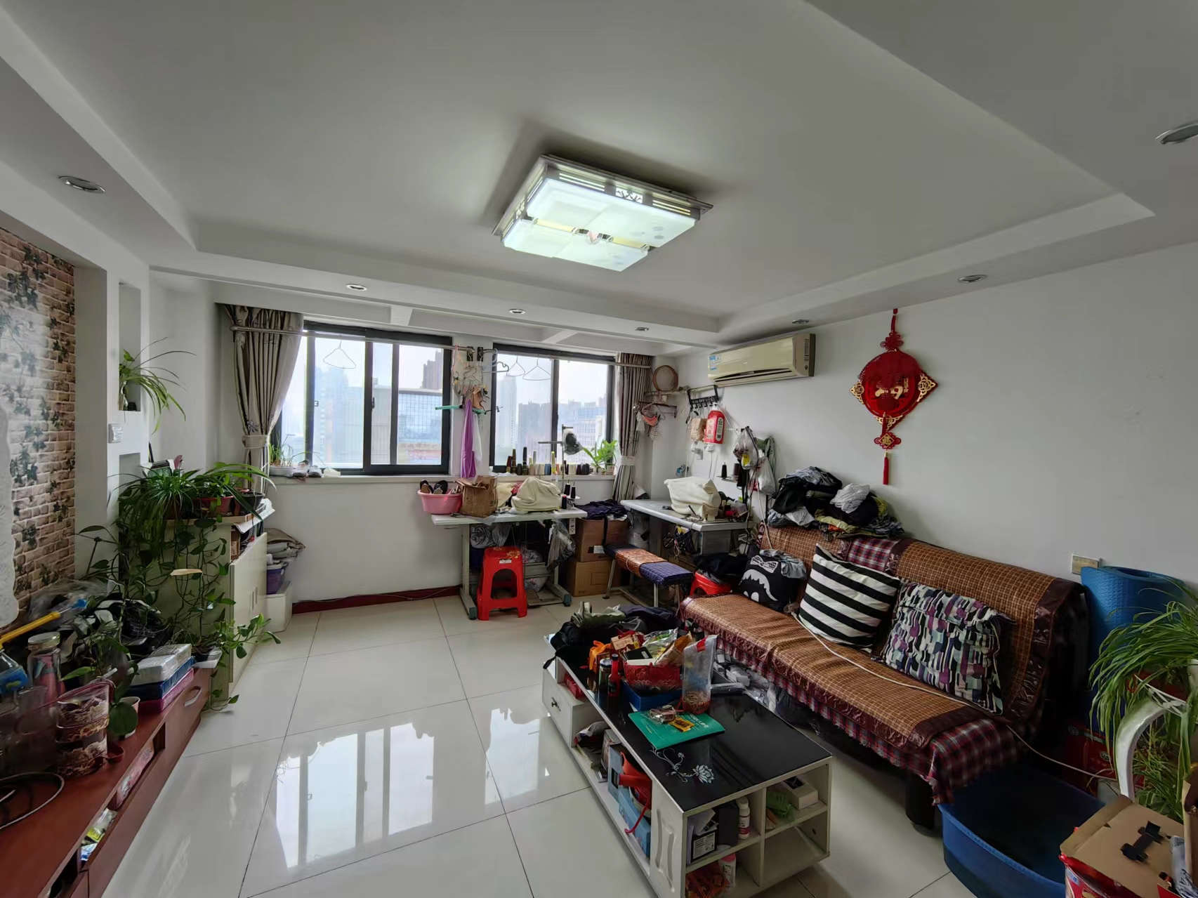 鸿运大厦 2室1厅1卫 70.24m²