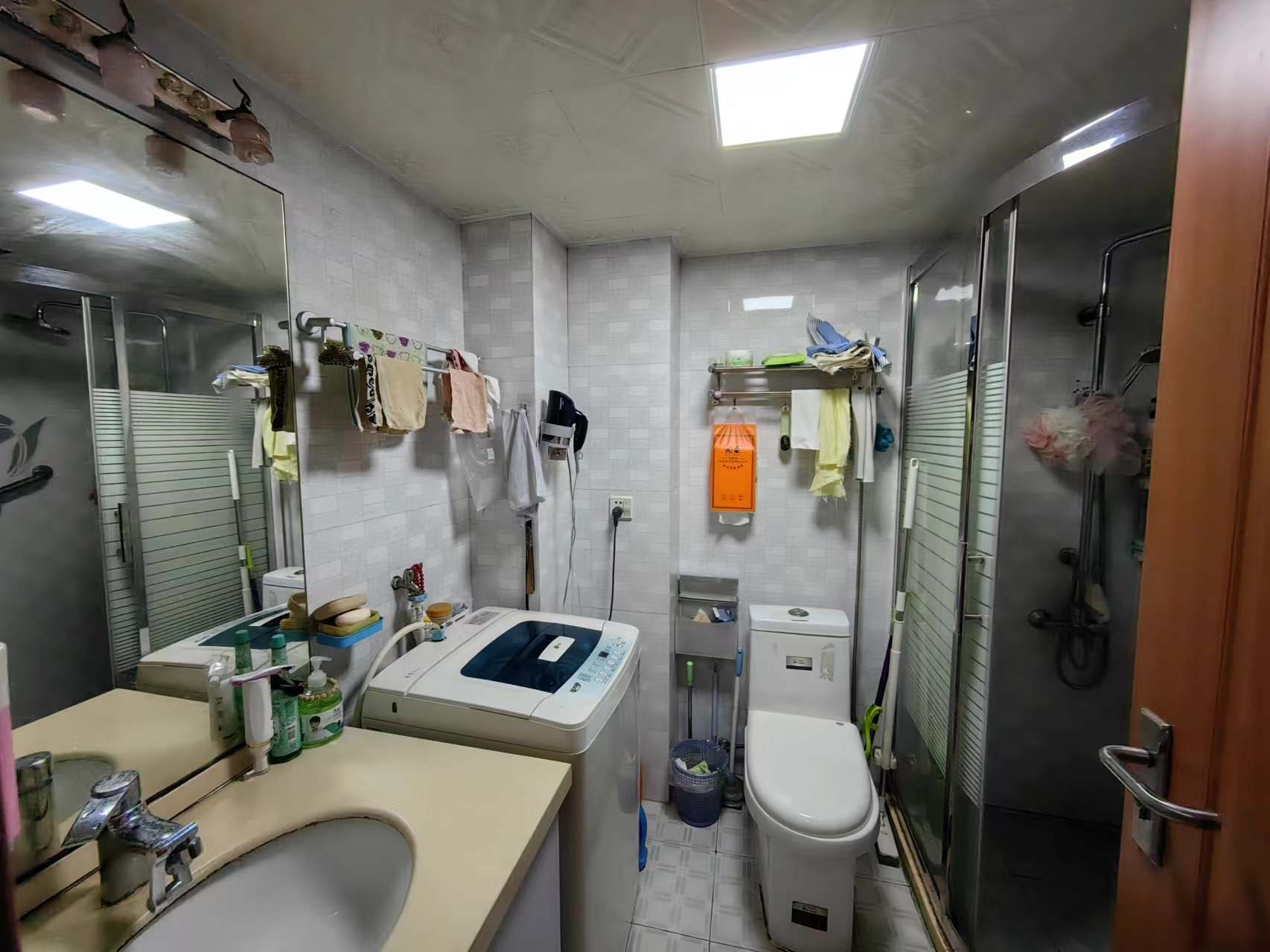 鸿运大厦 2室1厅1卫 70.24m&sup2;