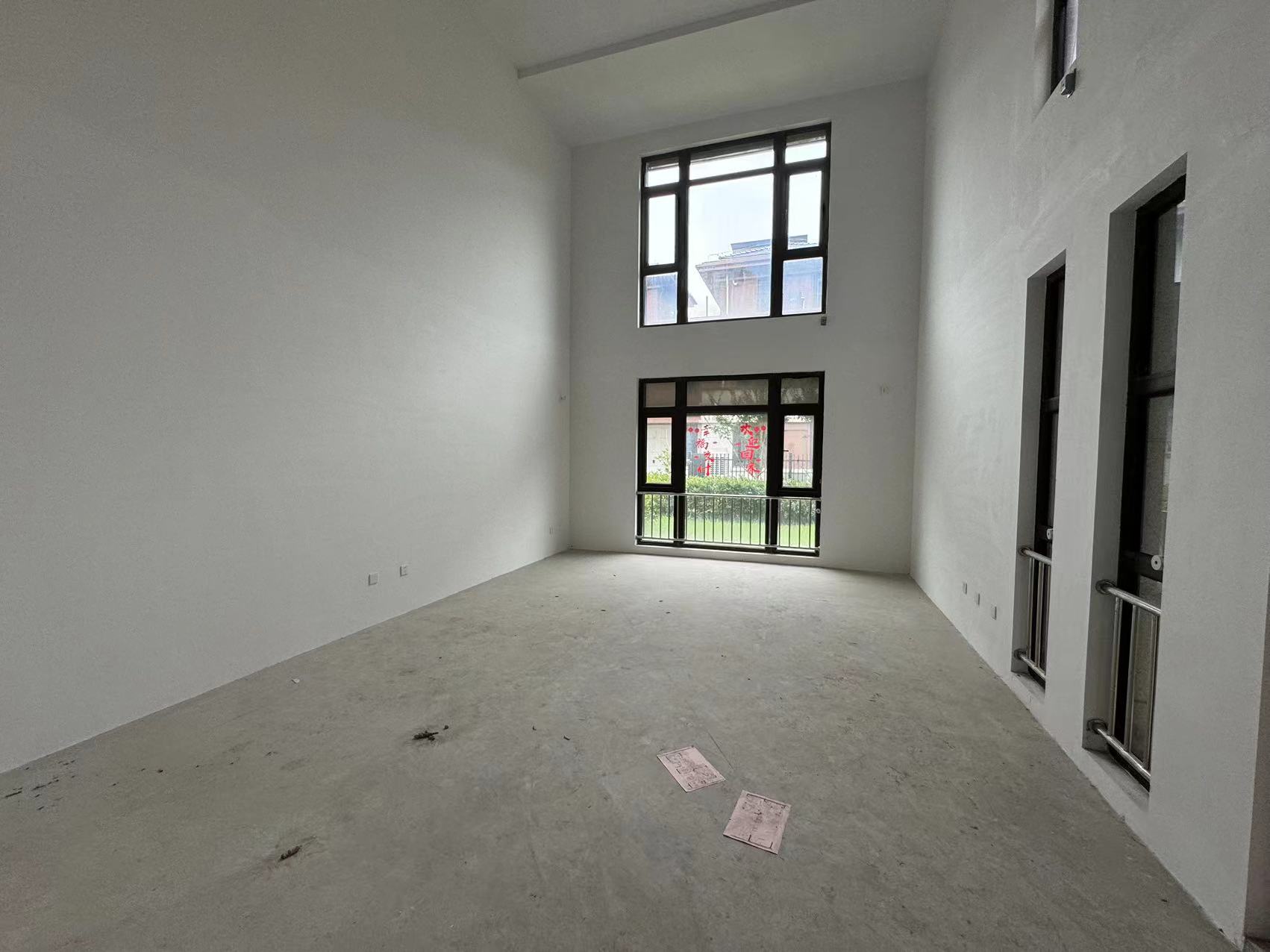 星湖郡 5室2厅3卫 370.72m²