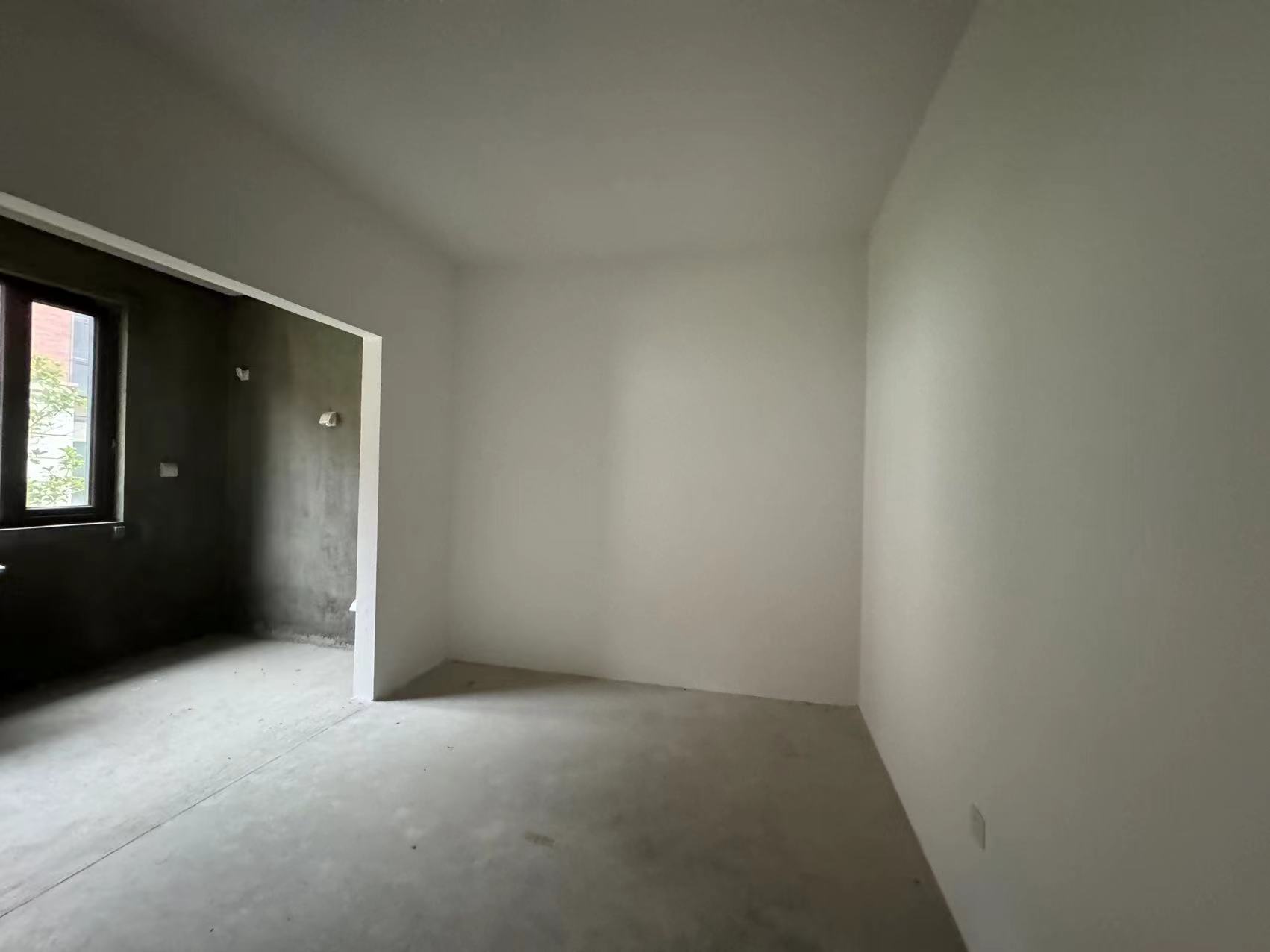 星湖郡 5室2厅3卫 370.72m&sup2;