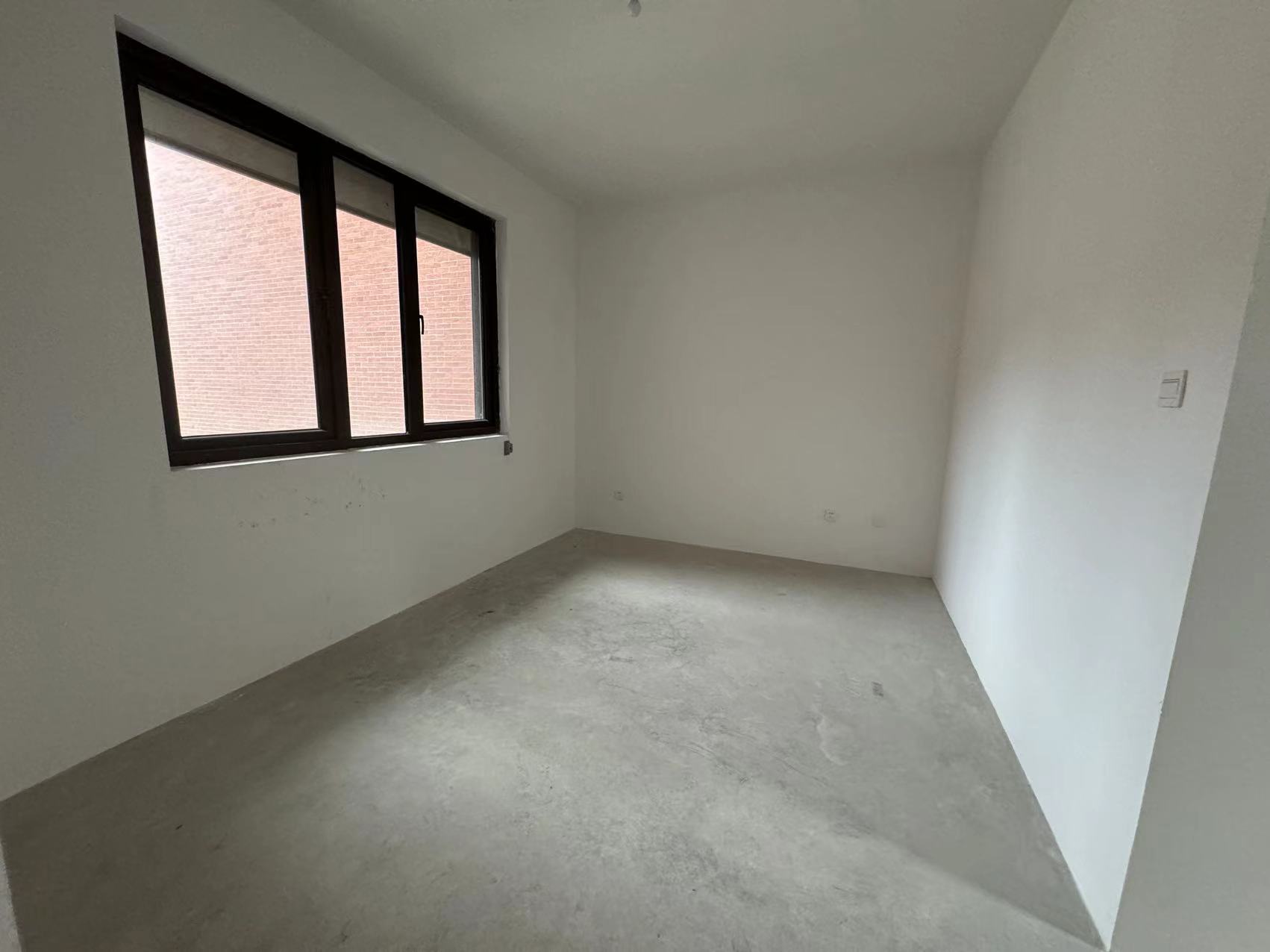 星湖郡 5室2厅3卫 370.72m&sup2;
