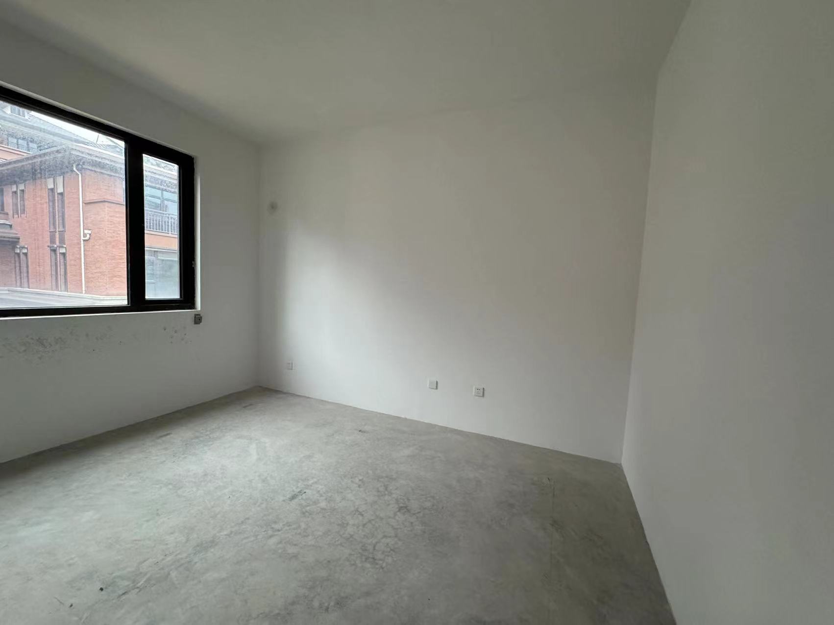 星湖郡 5室2厅3卫 370.72m&sup2;