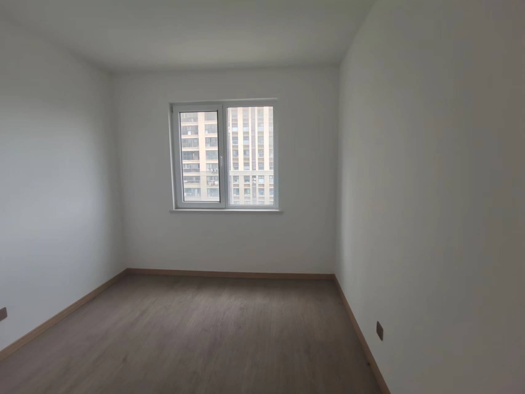 精装 东西可配 价格2200低价2100