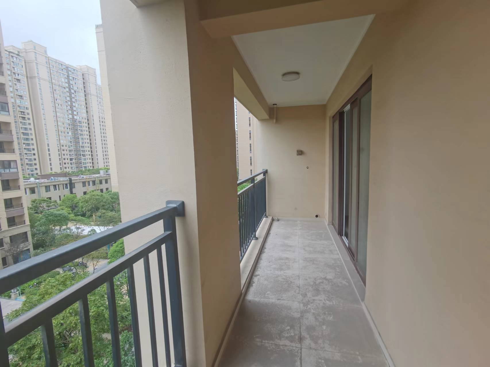 精装 东西可配 价格2200低价2100
