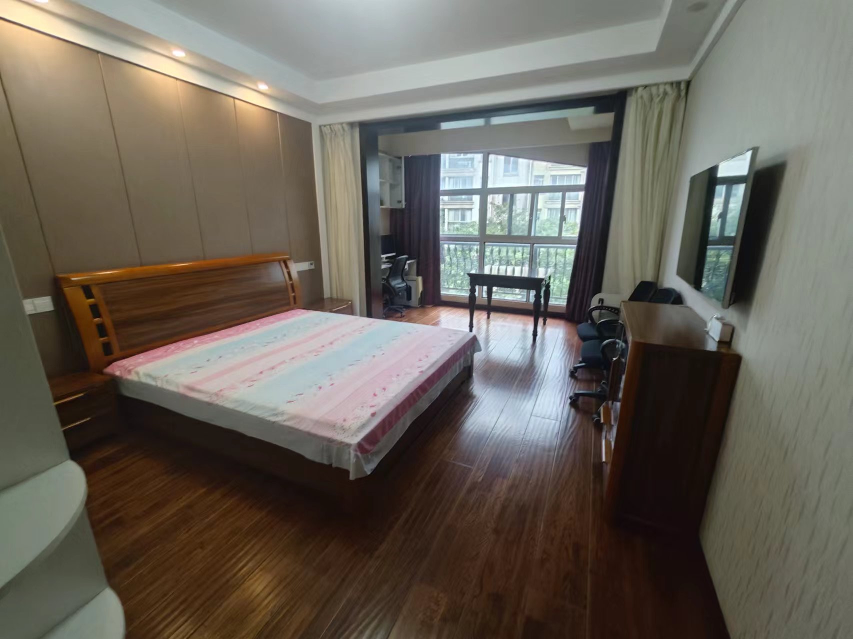 军山花园 3室2厅2卫 141.66m&sup2;