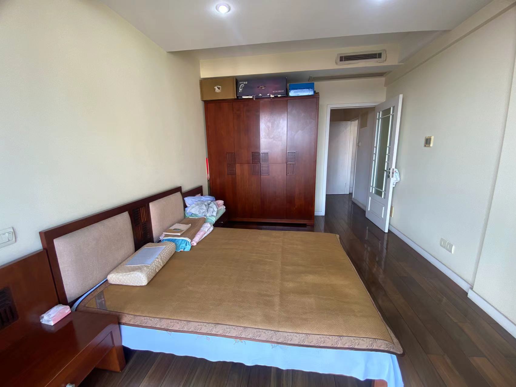 友谊公寓 3室2厅2卫 162m&sup2;