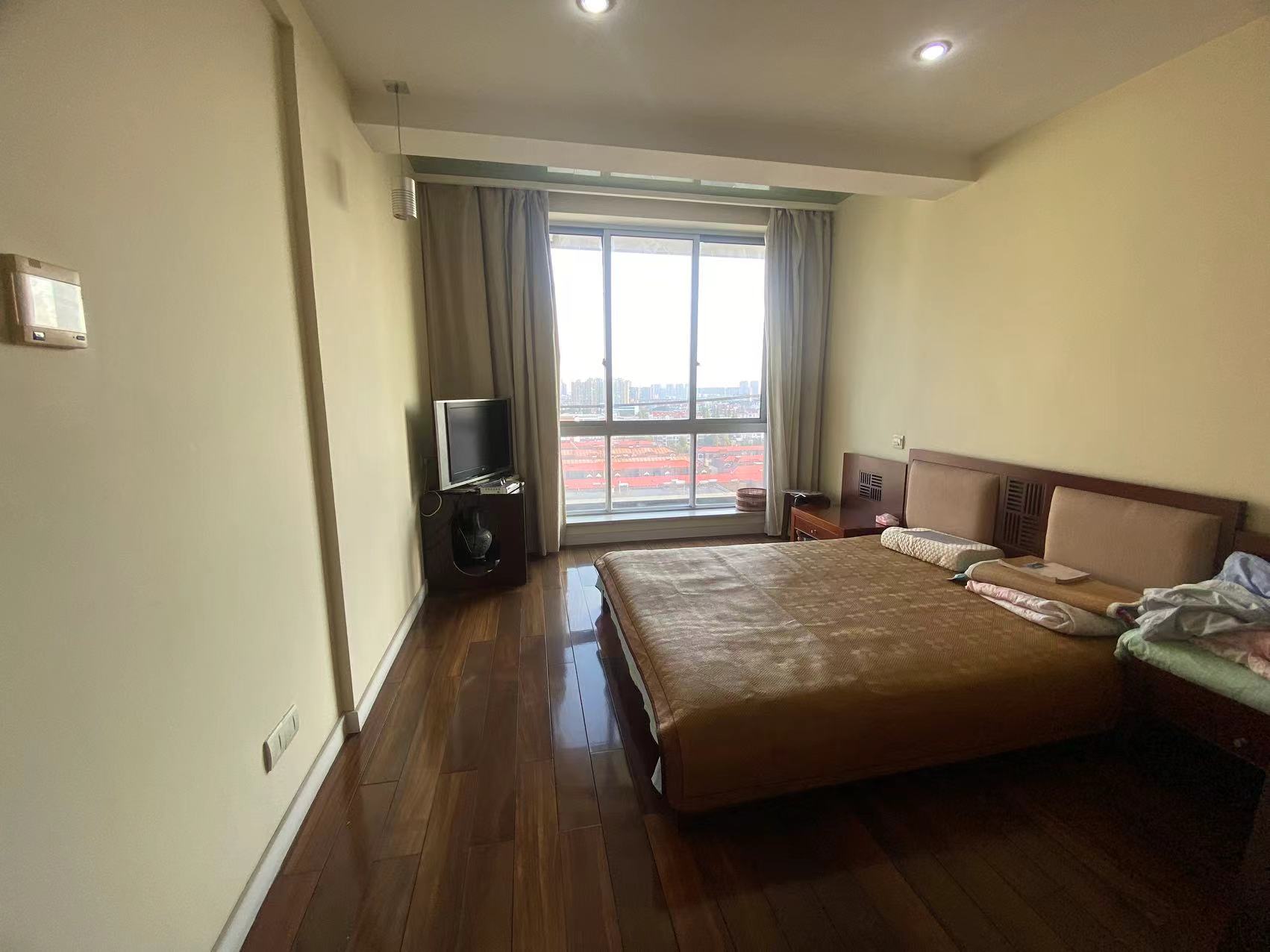 友谊公寓 3室2厅2卫 162m&sup2;