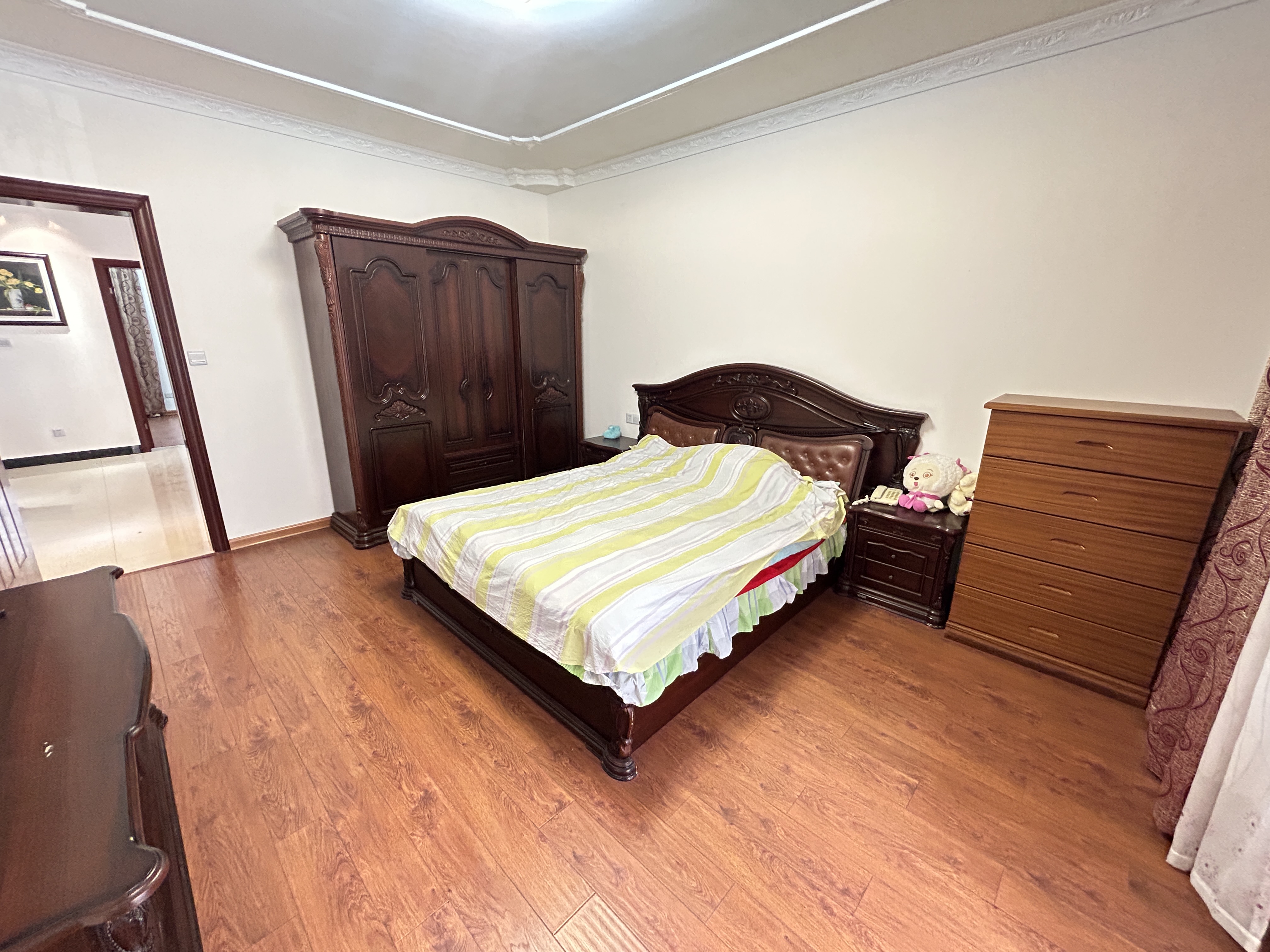东大俪鑫 3室2厅1卫 133m²