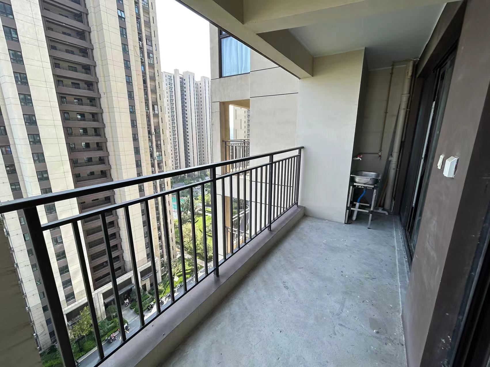 绿地新里城 3室2厅2卫 107m&sup2;