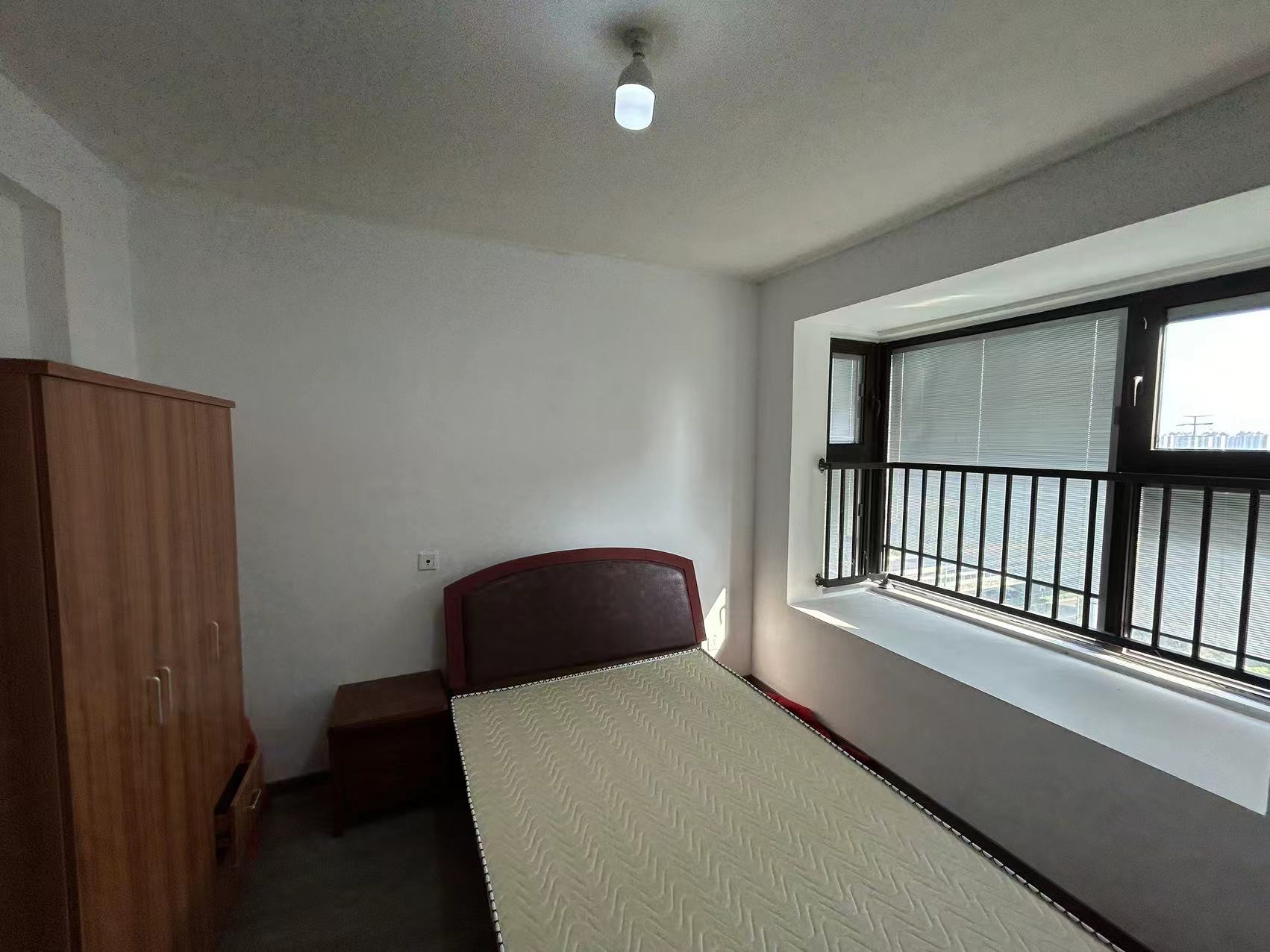 绿地新里城 3室2厅2卫 107m&sup2;