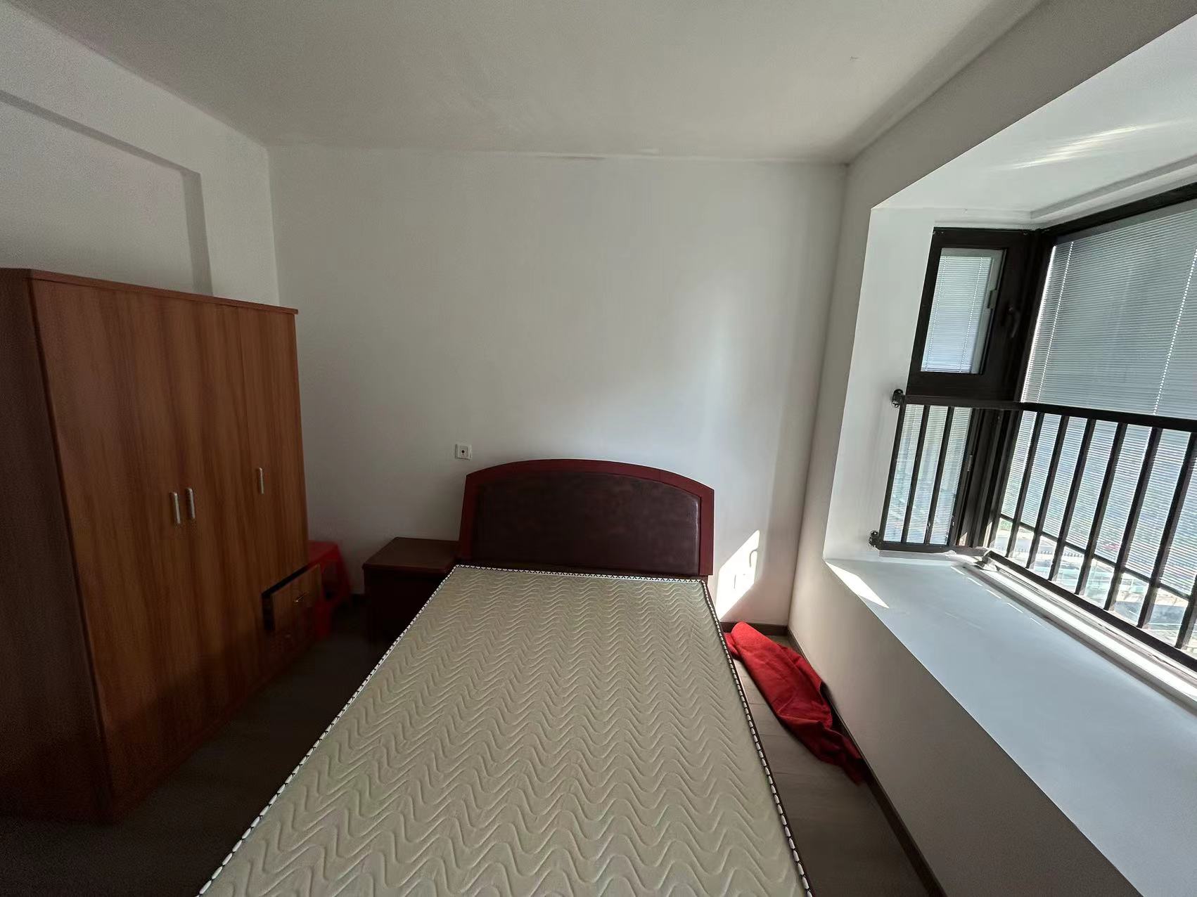 绿地新里城 3室2厅2卫 107m&sup2;