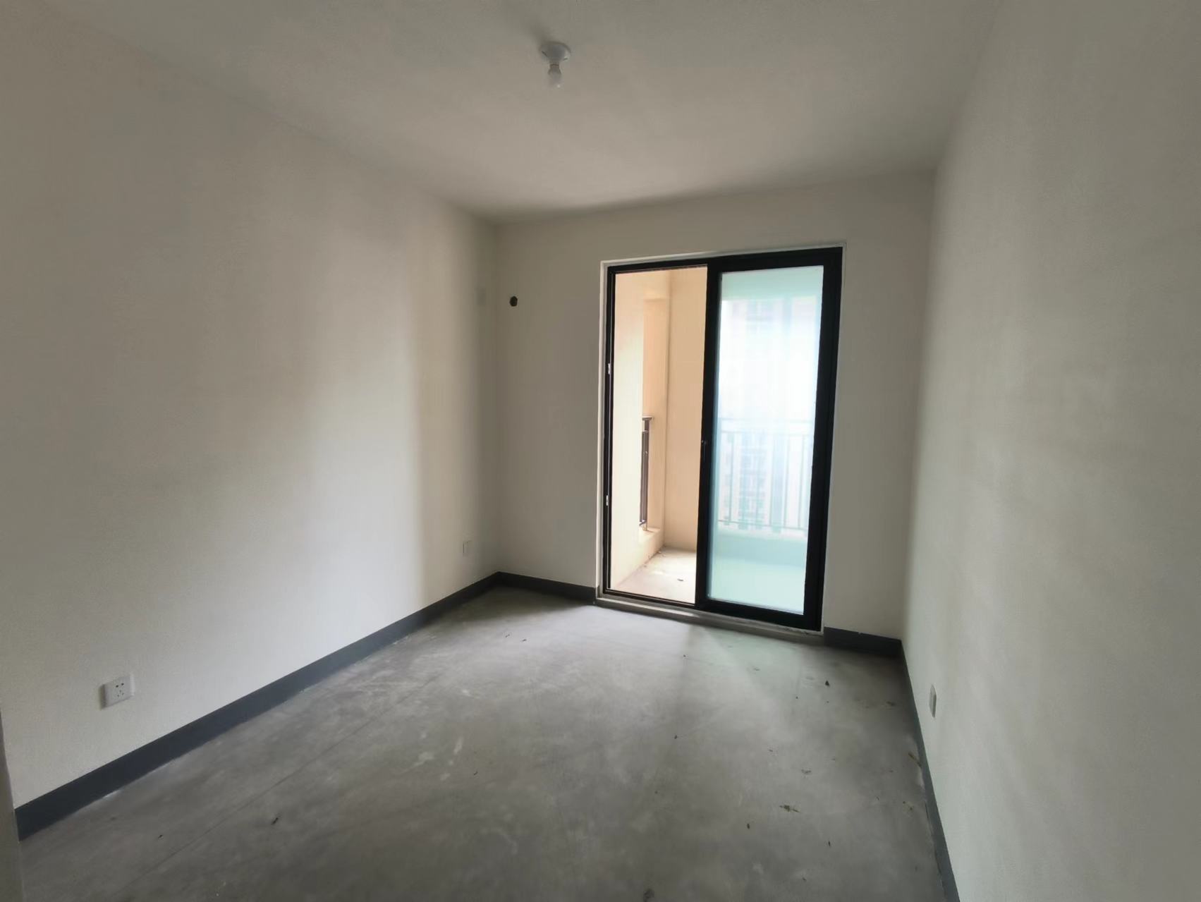 绿地新里城 3室2厅2卫 107.53m²