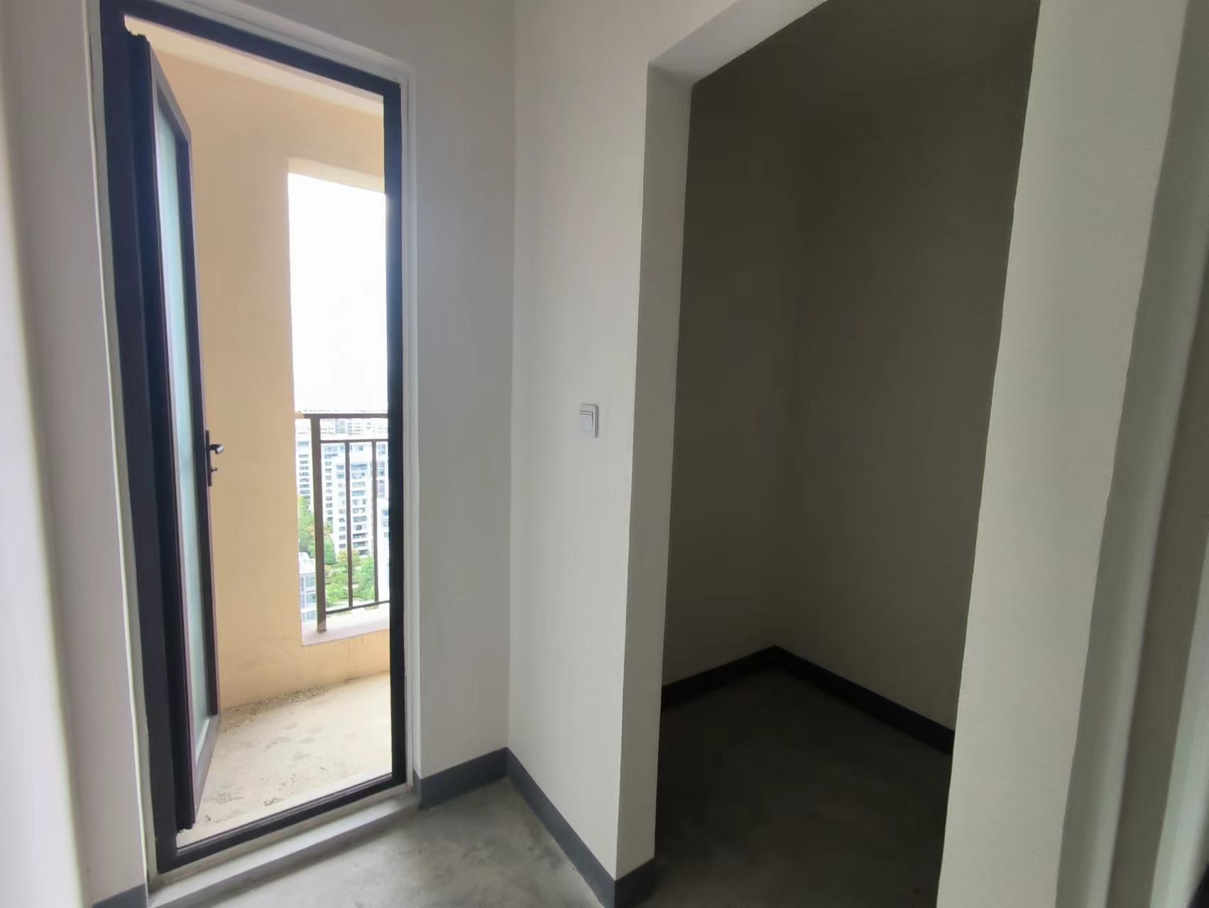 绿地新里城 3室2厅2卫 107.53m²