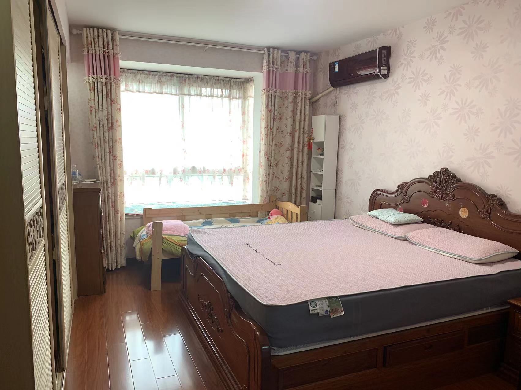 东晖花园 3室2厅2卫 147m&sup2;