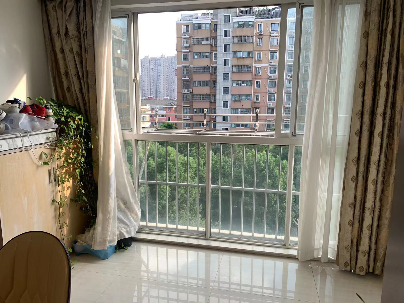 东晖花园 3室2厅2卫 147m&sup2;