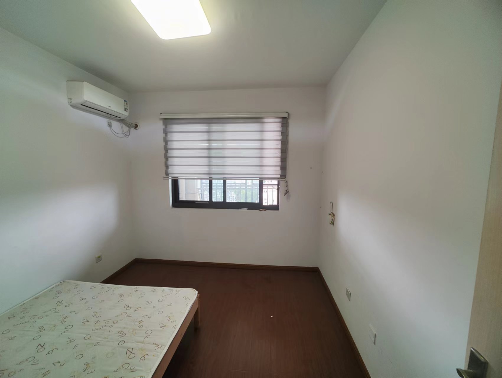 皇家花园北区 3室2厅1卫 108m&sup2;