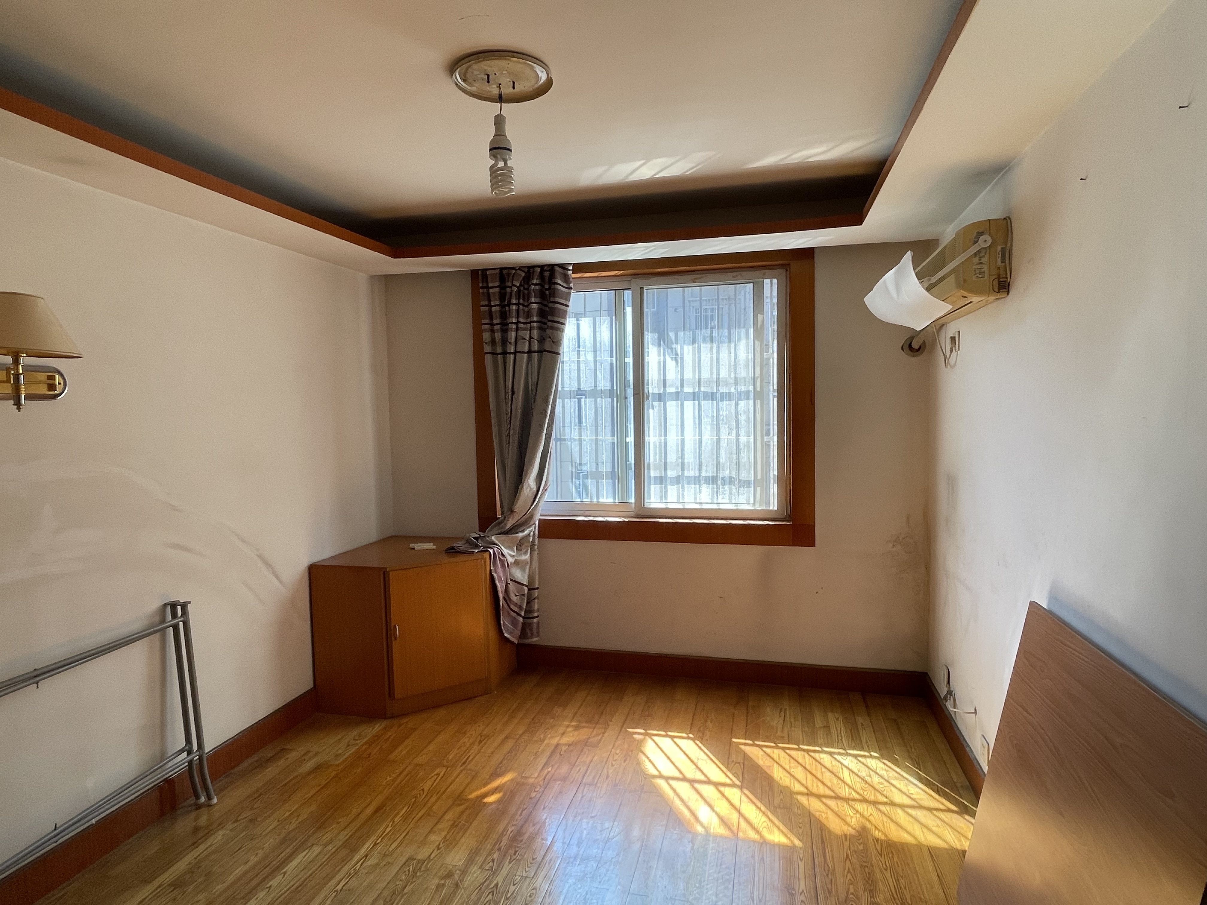 虹桥东村 3室2厅1卫 131.58m²