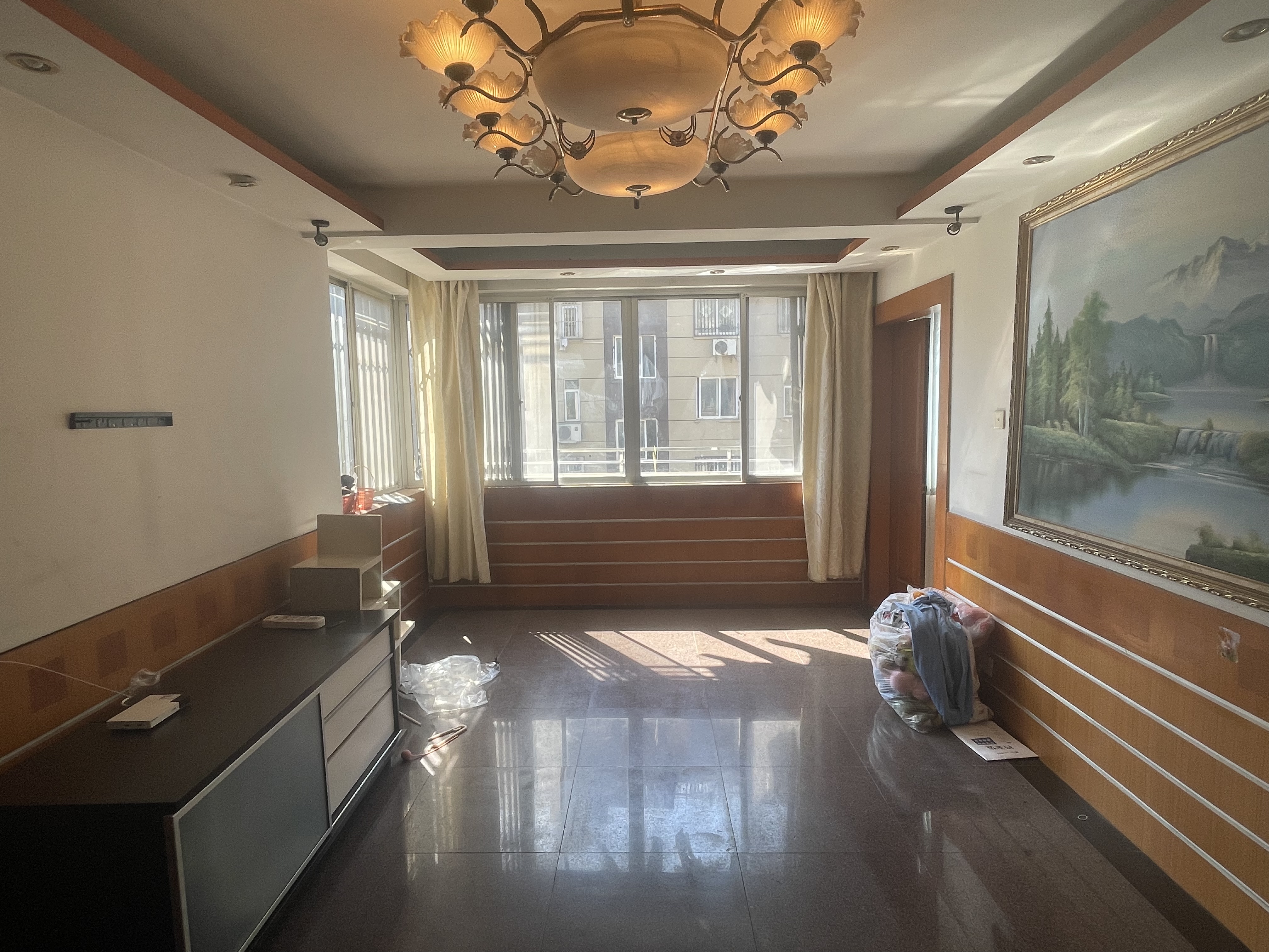 虹桥东村 3室2厅1卫 131.58m²