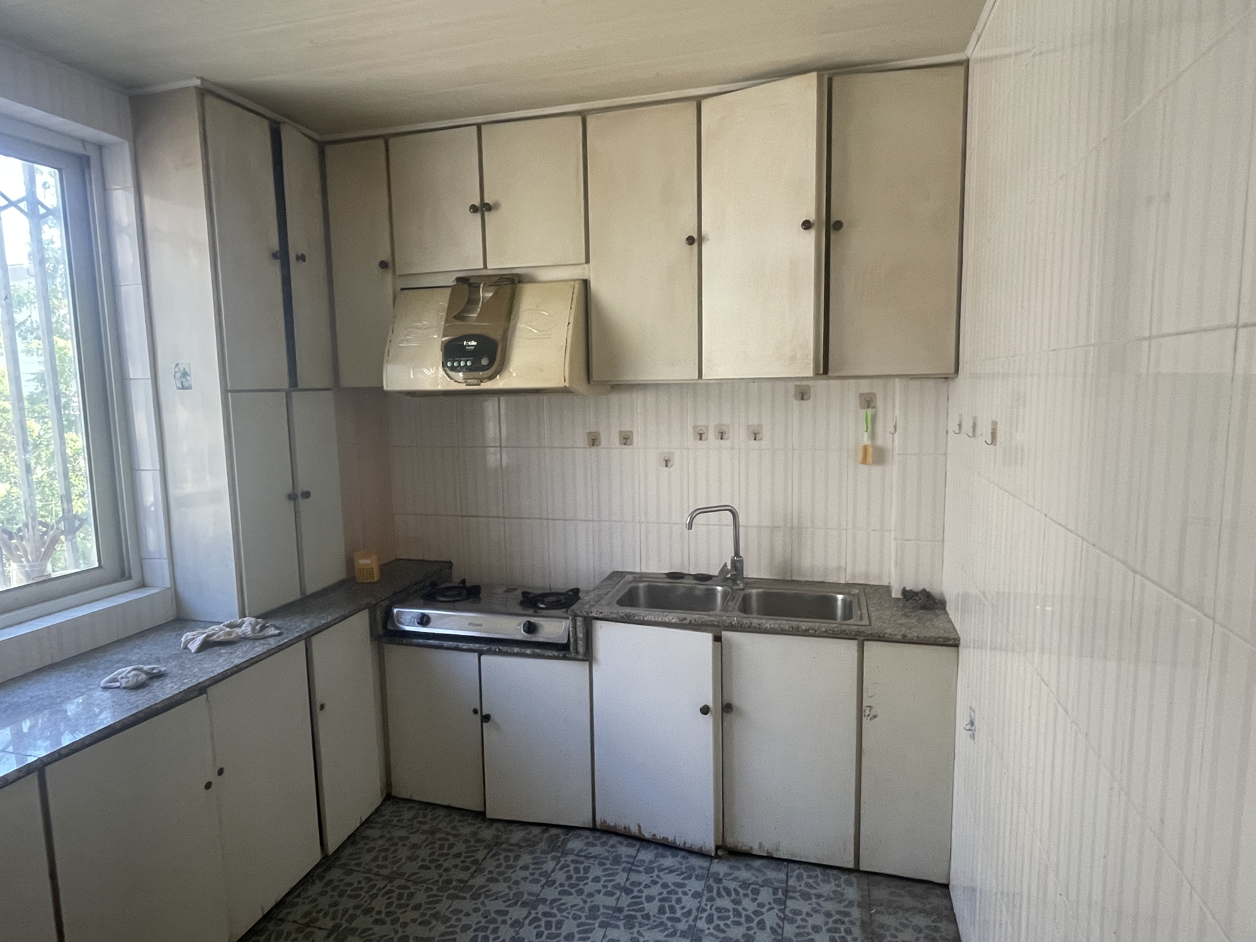 虹桥东村 3室2厅1卫 131.58m²