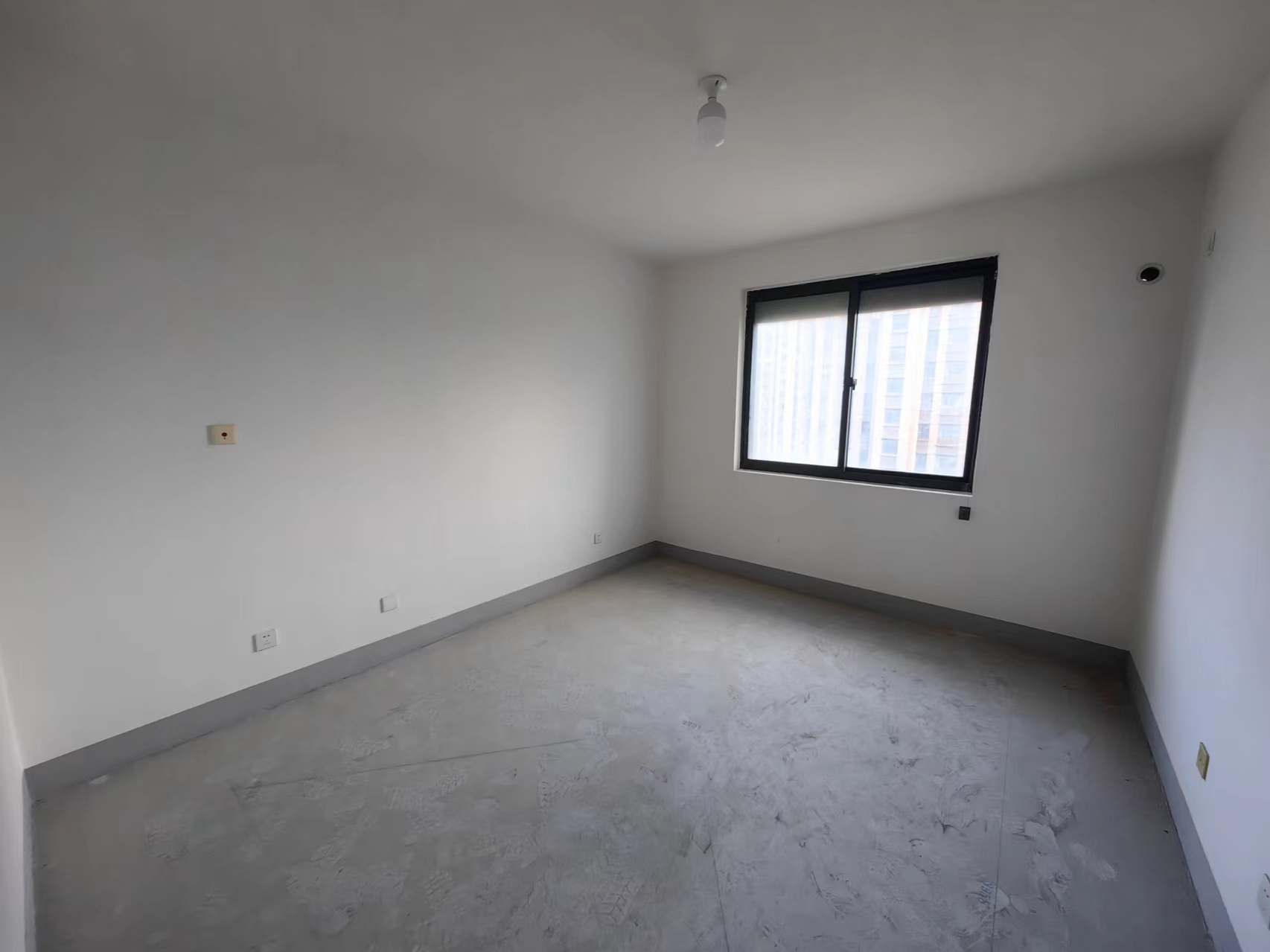 兴石花园 3室1厅1卫 105m&sup2;